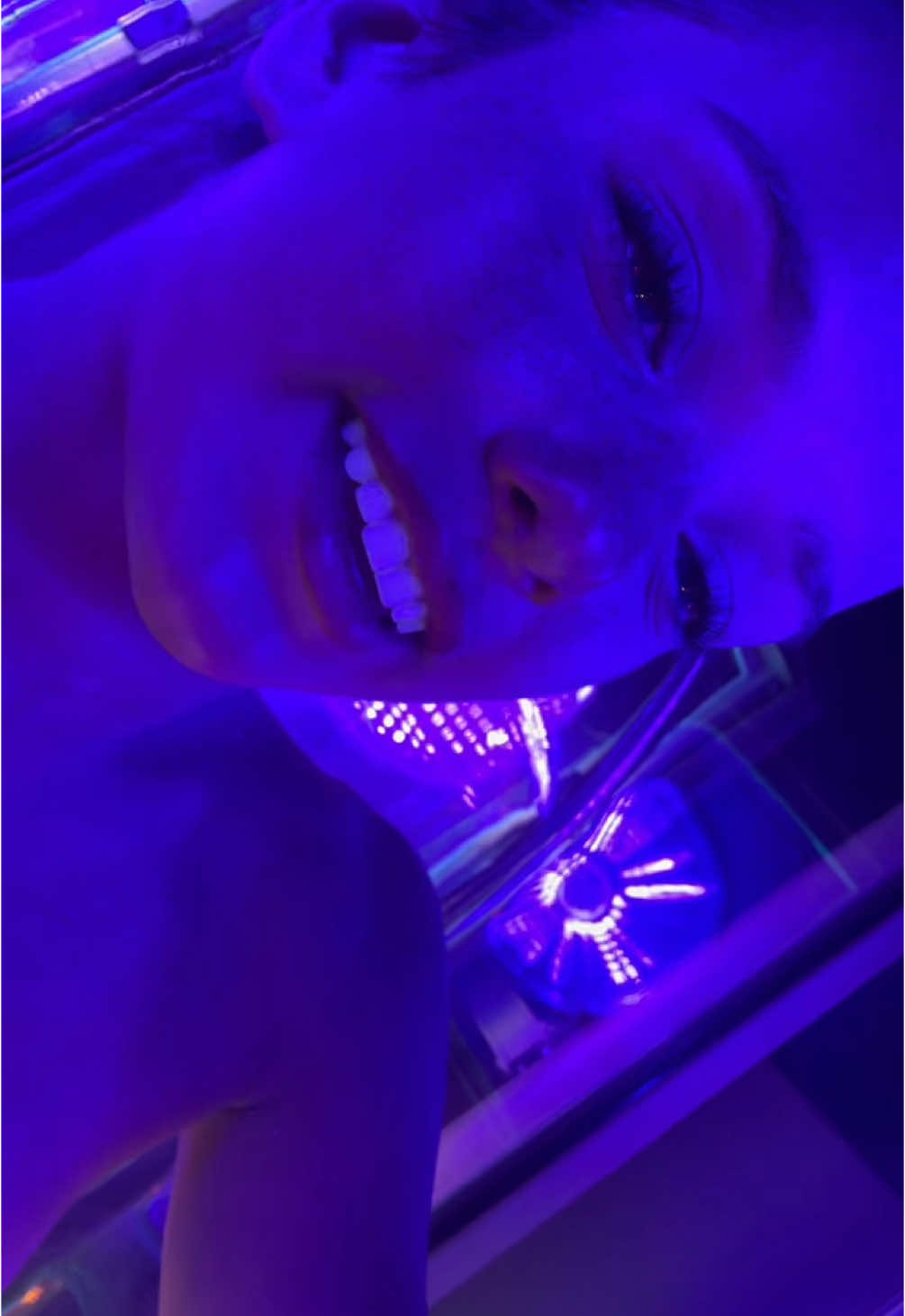 i l-o-v-e tanning beds