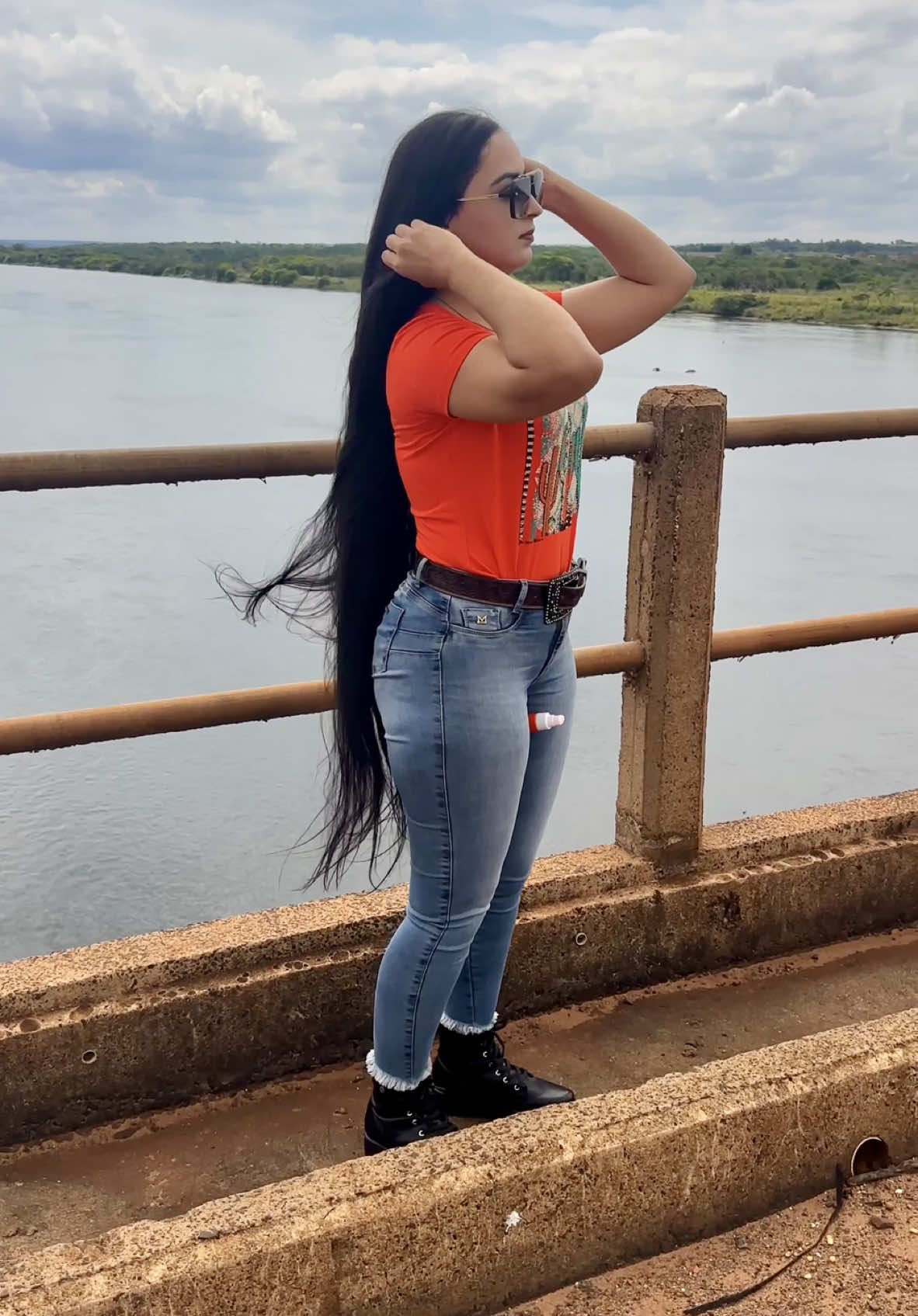 🤠 . #cabelao #cabelodossonhos #roca #natureza #orange #mulher #perfeicao #inspiracao #agua #ponte #cinto #finaldeano #rapunzel #hair 