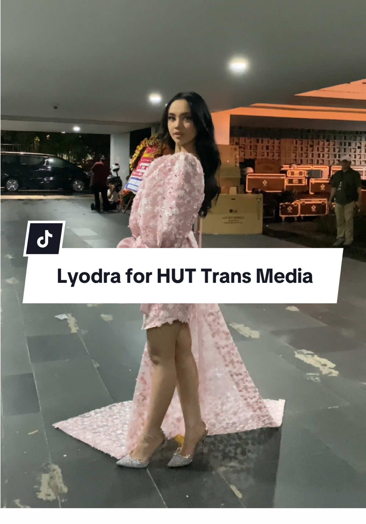 @Lyodra Ginting in #jessiegunawanstudio custom outfit for Trans Media.. Styled by @Wanda Haraa project ❤️ #lyodra 