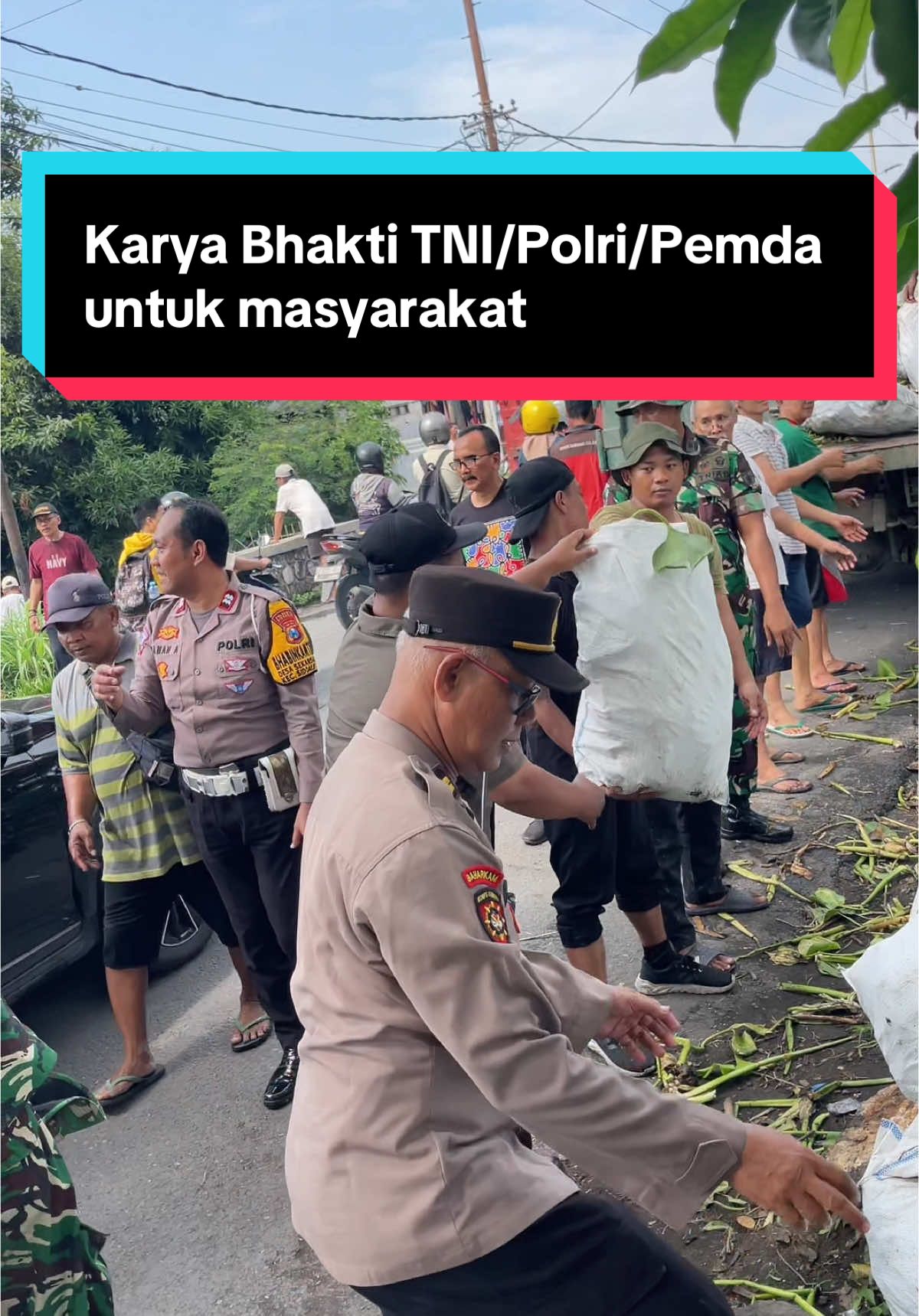 Membalas @k Polsek ada dong, Kolaborasi bersama antara Koramil Sidoarjo kota, Polsekta, Kecamatan, masyarakat Kelurahan Sekardangan dan Kelurahan Celep berusaha bersihin enceng gondok dari sungai 🔥🤝🇲🇨 #tnipolri #babinsa #kerjabakti 