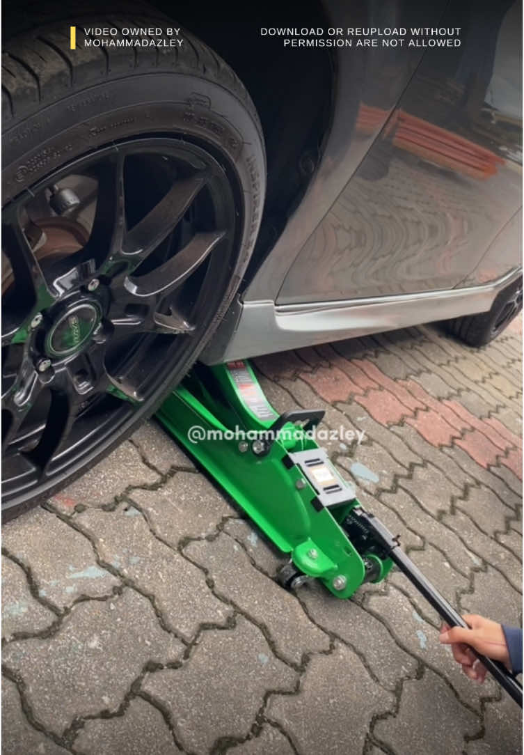 Floor jack 2.5 ton low profile yang sesuai untuk kereta standard & kereta lowerd. Harga bawaH RM200 & ada warranty 🔥🔥 #floorjack #jack #jackkereta #jackbuaya #2ton 