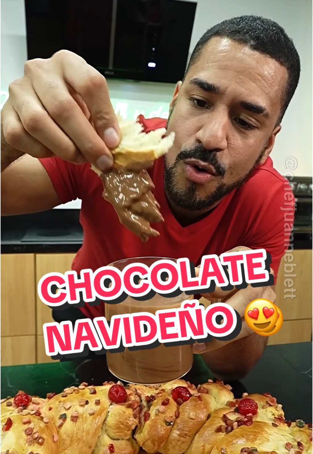 Chocolate Navideño 😍🤤🎄 -2 tazas de leche entera  -1 taza de Crema para Todo Uso PRESIDENT  ❤️ -1/2 taza de chispa de chocolate semi-amargas  -2 cd de cocoa en polvo al 100% (sin azúcar)  -1/4 taza de azúcar morena  -1 rajita de canela  -1 estrella de anís  @avipac_inc  #navidadentiktok #navidad #chocolate #cristhmas 