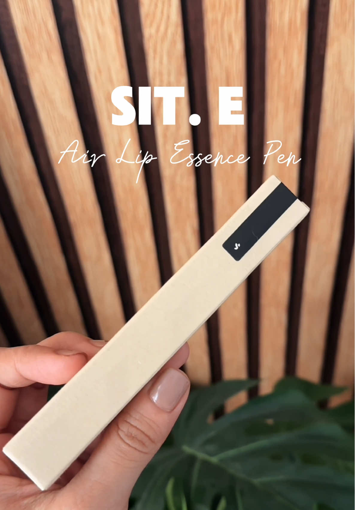 Smooth and seamless, the art of gently fading your lip line for a flawless, natural finish.  #lipline #airlipline #site #essencelipgloss #essencelippen #fadeliplines #fyp 