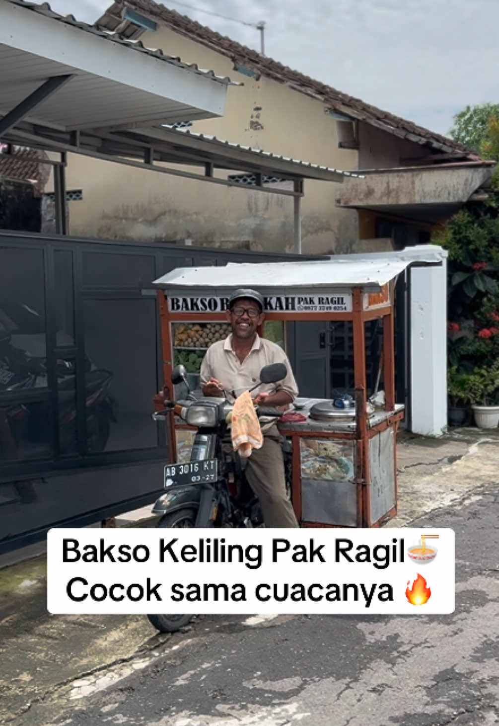 Bakso keliling rekomended di klaten 🤤 10.000 isinya komplit udah ada tetelannya juga , tahu baksonya juga enakkk 🔥 📍Bakso Barokah Pak Ragil (biasa keliling dan mangkal di daerah stadion) #fyp #klaten #klaten24jam #klatenbersinar #klatenfyp #kulinerklaten #makanklaten #jajanklaten #jajanklatenmurah #kulinerklatenmurah #kulinerklatenhits #kulinerklatenenak #bakso #baksoviral #baksokeliling #baksoklaten 