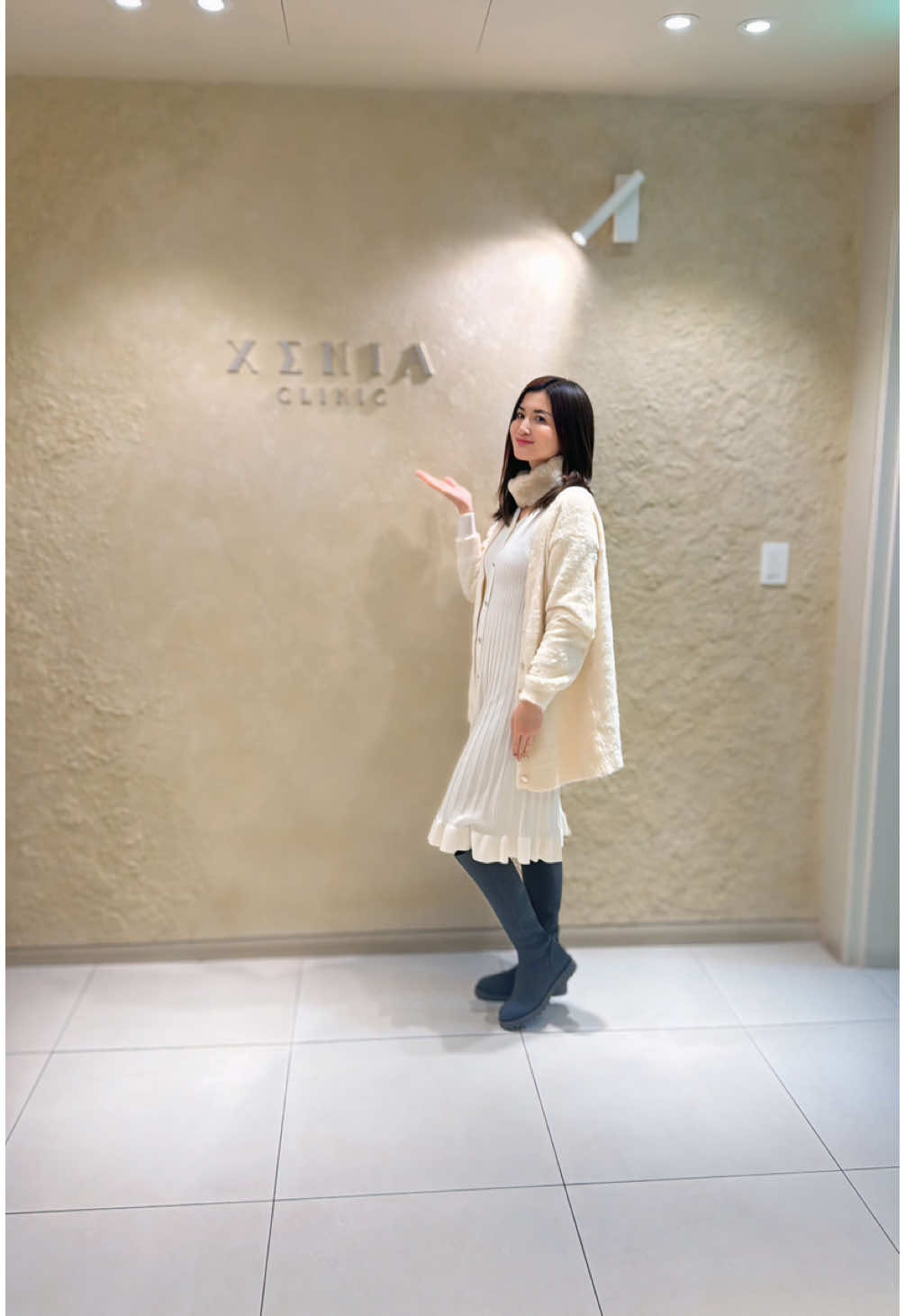 【韓国美容旅🇰🇷】  XENIA CLINIC さんでお肌管理をしてきました✨ 清潔感たっぷりのクリニックで、日本語が通じるから初めての方も安心💬 私が受けた施術はこちら👇 💎 アクアピール 毛穴汚れをスッキリ落としてツルツル肌に✨ 💎 ララピール 肌のキメを整えて透明感アップ！ 💎 LDM（水玉リフティング） 温かくてリラックス効果抜群💆‍♀️✨ 💎 パック しっとり潤い、ぷるぷるの肌に🩵 麻酔やダウンタイムなし！施術後すぐにメイクもできるのが嬉しいポイント😘 内国人と外国人の料金が同じで、とても良心的✨ 美容に興味のある方はぜひ @XENIA.CLINIC をチェックしてみてね💕 📍XENIA CLINIC 本館 서울특별시 서초구 강남대로 441 서산빌딩 4층 @xeniaclinic  #xeniaclinic #韓国美容 #韓国情報 #韓国肌管理 #渡韓 #肌管理 #美肌ケア #ピーリング #LDM #アクアピール #ララピール #美容好き#あかりん韓国旅行