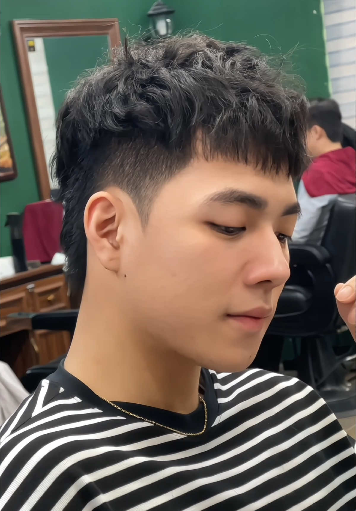 Thay đổi phong cách cho Ông Chú Khó Tính thành Ông Em Cá Tính với Kiểu tóc Crop Mullet !!!#viral #xuhuong #timbarbershop #biếnhìnhcựcngầu #tócnamđẹp #cropmullet 