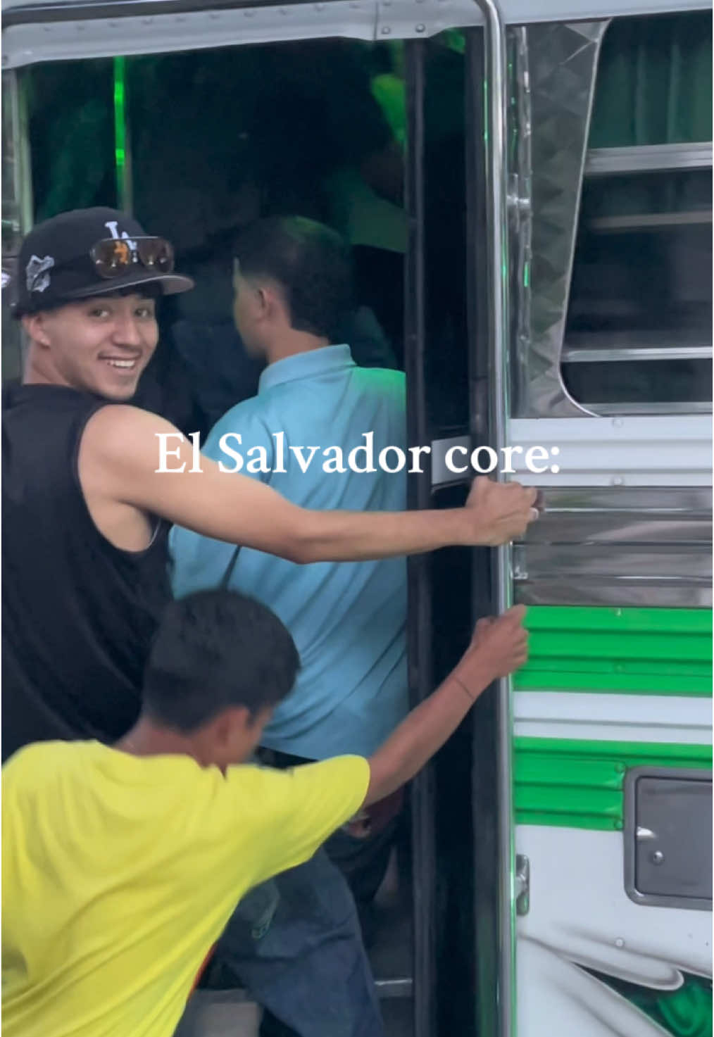 Pov:Eres clase media en el salvador :’(#viral #amigos #transportepublico #paratiiiiiiiiiiiiiiiiiiiiiiiiiiiiiii #fypp #humor 