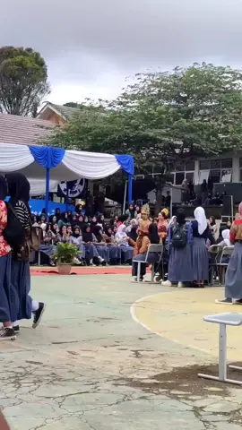 @RaBett⚡ 😢😢#fashionshow #sadstory #cemburu #fashionshowsekolah #fyp #viraltiktok #smkn1cisarua 