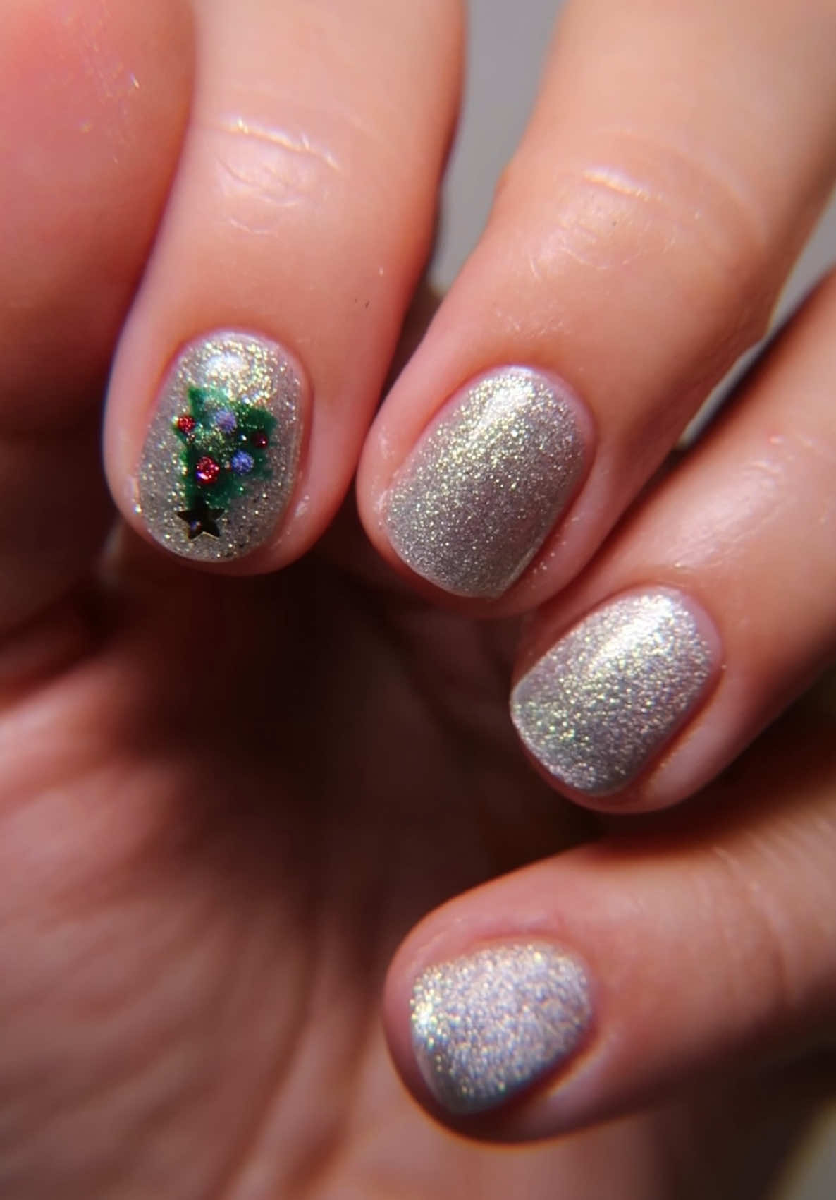 Christmas tree nails  . Products used: @dndgel wist, 190 candy platinum, russian blue @GELCARE® emerald . #christmasnailinspo #holidaynails #nailinspo #nailart #nailtutorial #nails 