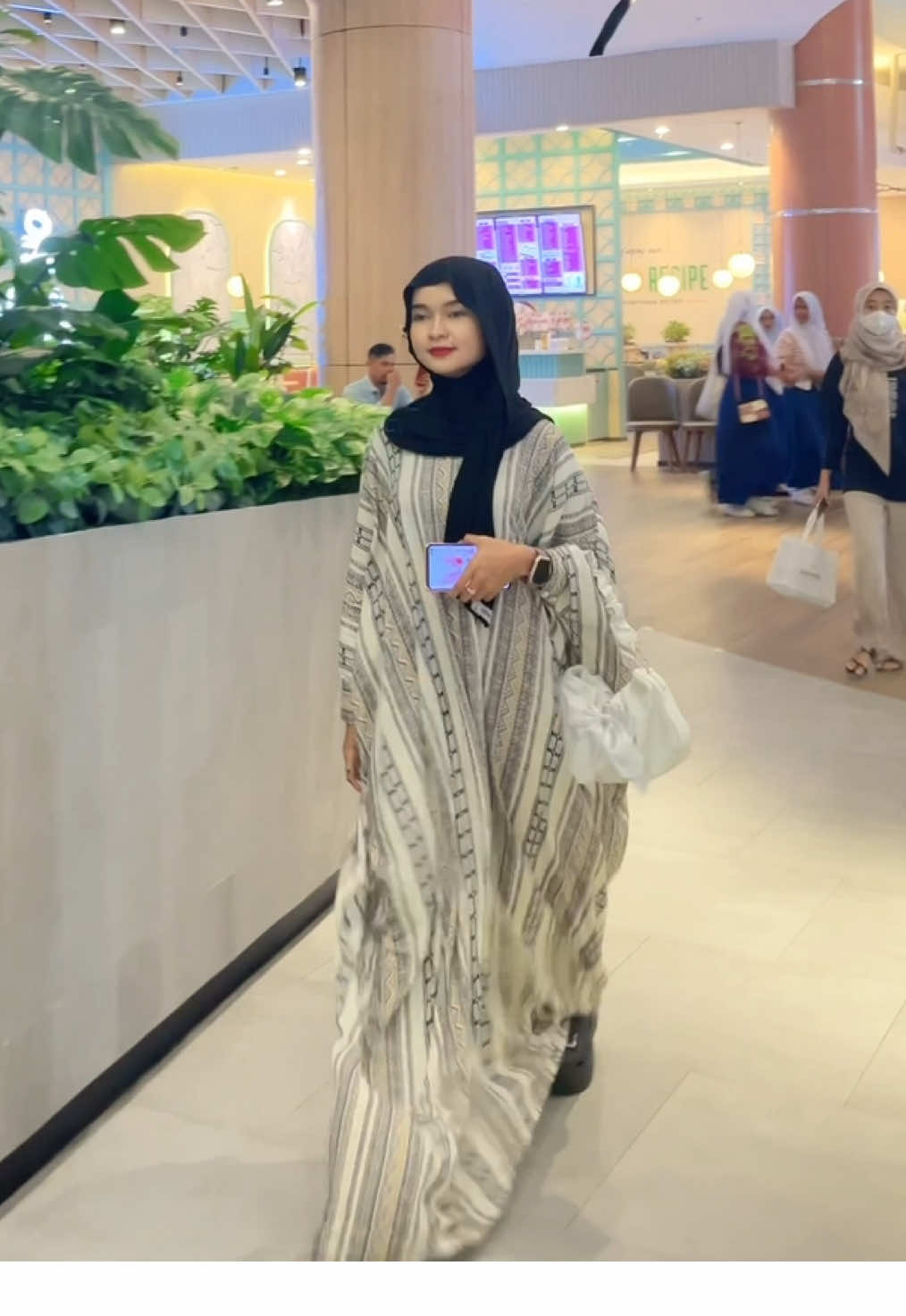 Alhamdulillah akhirnya yang di tunggu launching juga✨🤍 gamis kaftan by aku maasyaAllah secantik ini, harus samaan si kita 🫵🙂‍↔️  #gamis #kaftan #gamiskekinian #gamislebaran #gamissyari #kaftanlebaran #etnik #arabicsong #fyp #foryou