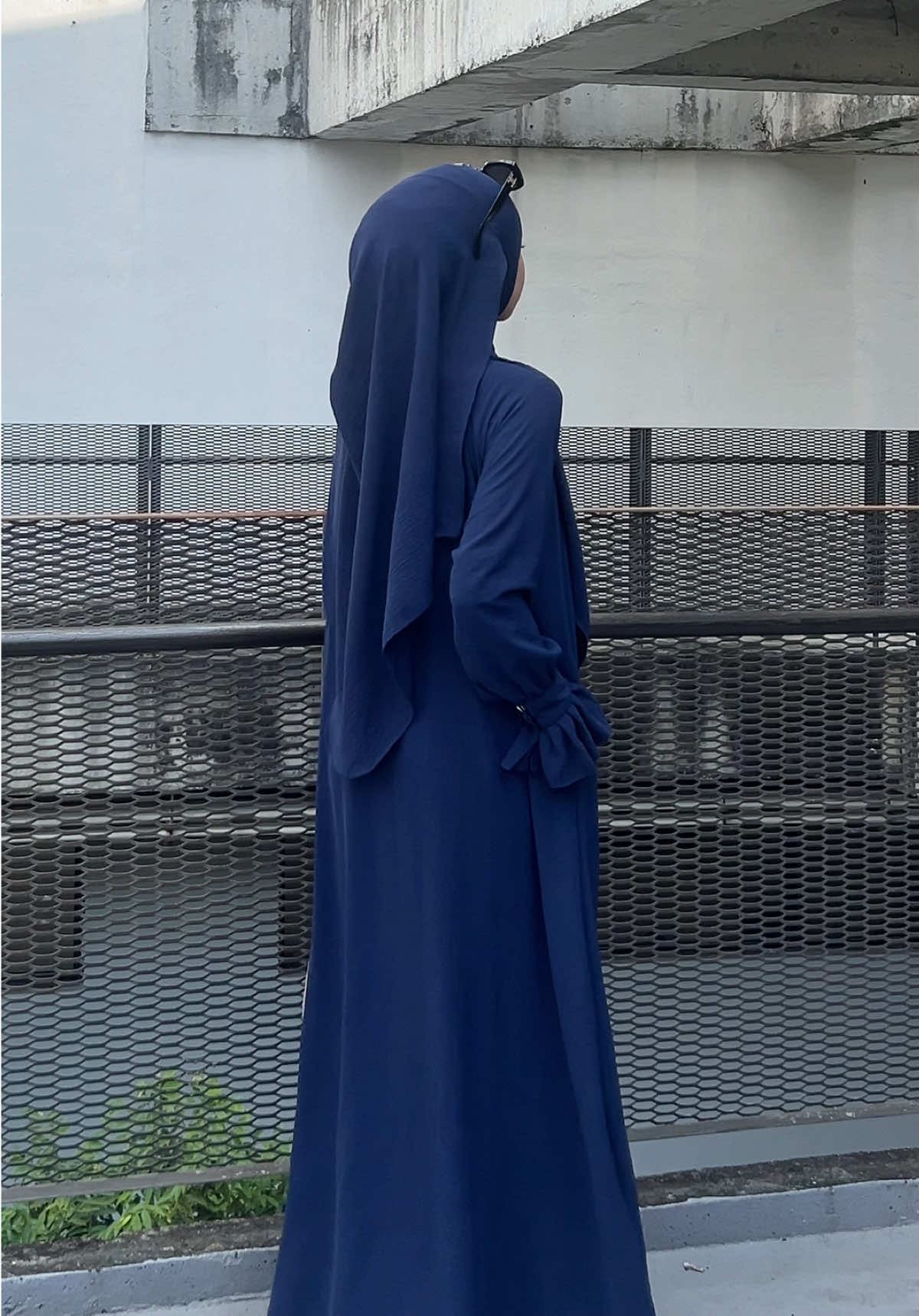 Keep calm and wear blue 💙 Abaya Sofeeya in code dark blue #abaya #moumena 