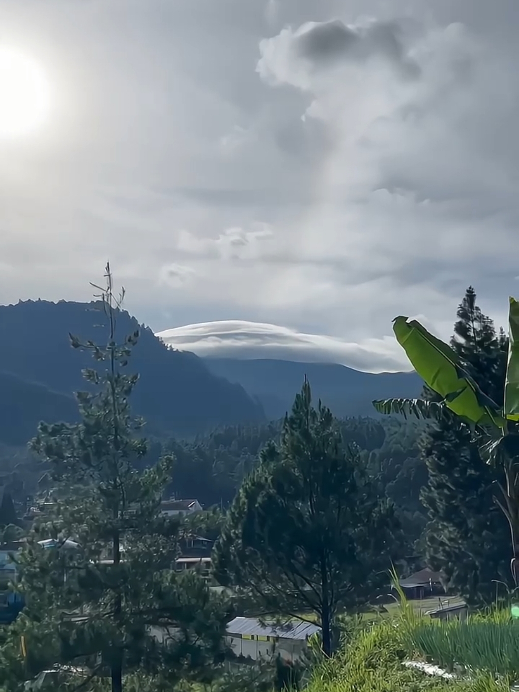 apa kabar yg lagi di atap☠️ #atapjawatenngah #slamet #via  #guci #tegal  #mountain #gunungbertopi 