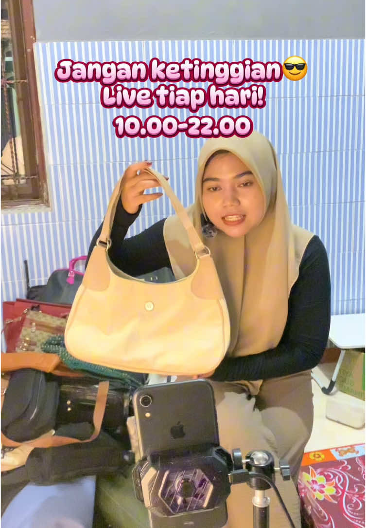 Angkut sayangku😜 Harga super rungkat 😎 . . . #tas #taswanita #tascewek #tascowok #jawatimur #tulungagung #taspremium #fyppppppppppppppppppppppp #fypシ゚viral #trend #tasmurah #CapCut 