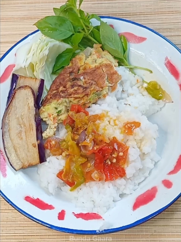 Sambel Brambang Sambel bawang enak banget ini, pedes asin gurih 🤤 kalau lagi males masak, goreng endok karo nyambel wess enakk poll...😂 #sambelbawang #masakanrumahan #menuharian #bundagaara 