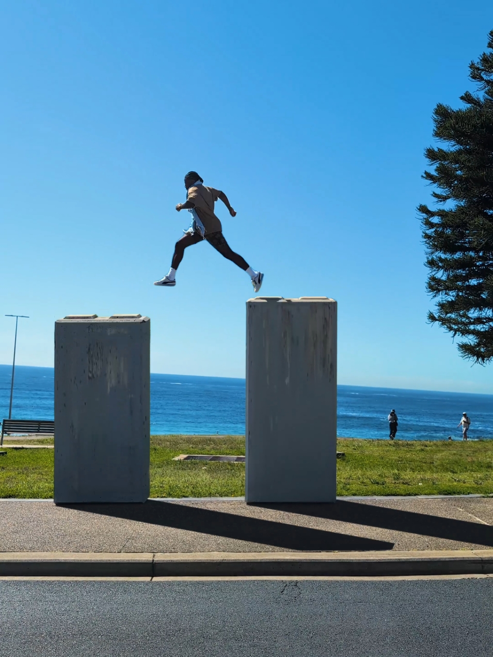Beach day gameplay with #playstationau ⛱️🎮 Play Has No Limits! #ad #PlayHasNoLimits #bondi #beach #playstation #vfx #edit #parkour #australia