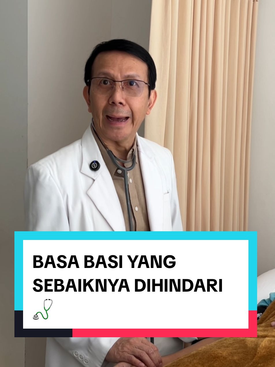 Sering terjadi, niat hati ingin basa basi dengan pasien supaya lebih akrab, malah memulai huru hara rumah tangganya..😅 Rekan sejawat relate dengan kejadian serupa kah? Atau ada disini yang malah diposisi pasien? 😳 . #bariatric #operasibariatrik #tanyadokiwan #bedahdigestifsurabaya #bedahlaparoskopik #bedahminimalinvasif #gayahidupsehat #nutrisi #olahraga #diet #surabaya #kedokteran #nationalhospital #rkzsurabaya #doktersurabaya #dokterindonesia #dokterbedah #pencernaan #surgeon #driwankristian 