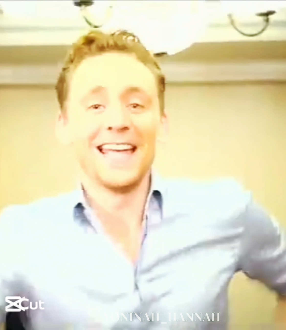 I’ll never get tired of seeing him dance 🥰#tomhiddleston #fyp #loki #tomhiddlestondancing 