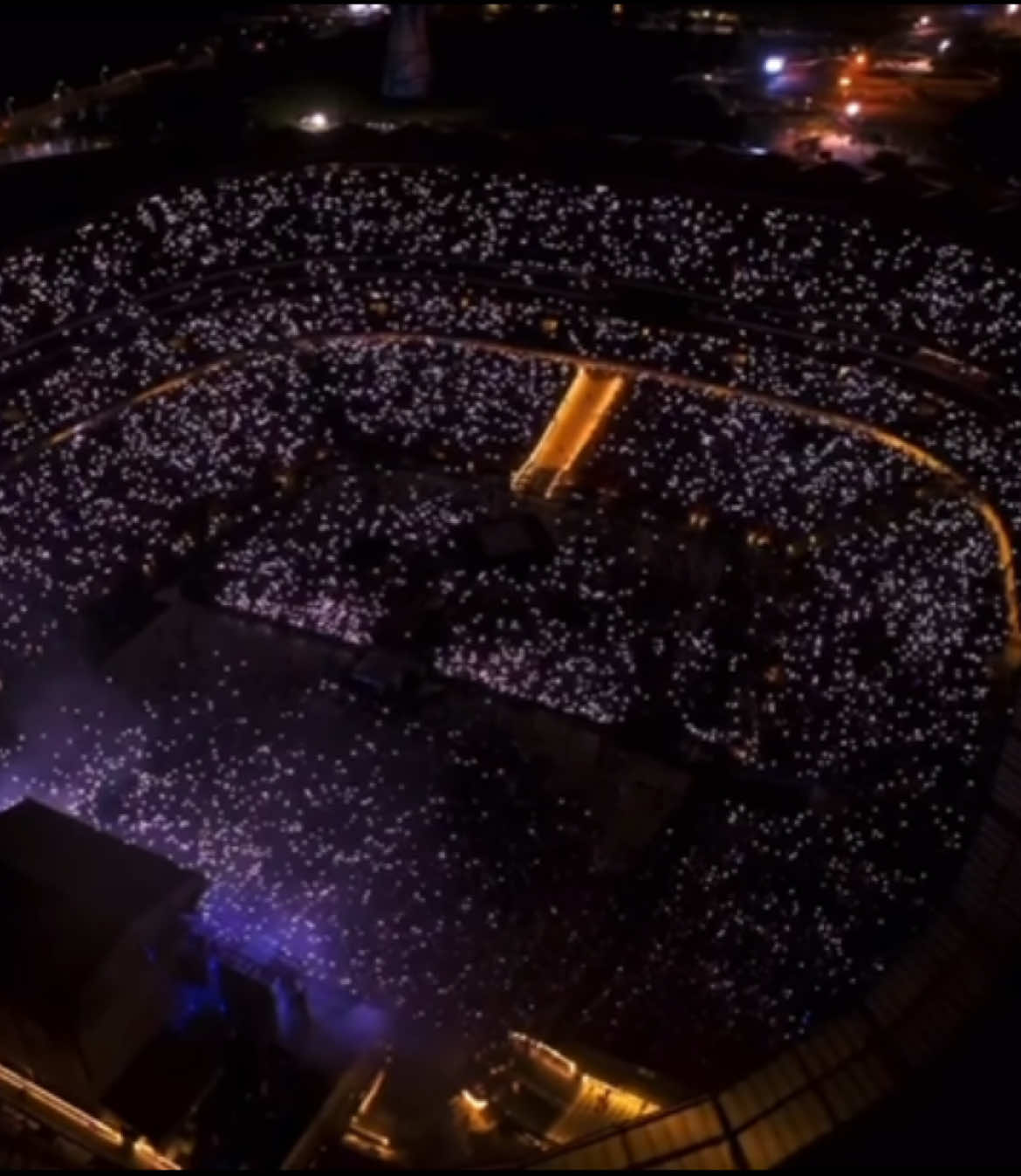 @chrisbrownofficial making history in South Africa 🇿🇦 filling a 94,000+ seat stadium 🏟️ NOW THAT’S GOATED ACTIVITY 🐐  #CB #chrisbrownofficial #chrisbrown #chrisbrownofficialupdates #newmusic #explore #clocknbreezytv #1111 #fyp #tour #music #dejawejacb #Live #DejaKatelynnDay #fypシ #Concert #goat #OHB #viral #RnB #TEAMBREEZY #RandB #Breezy #ChrisBrownFans #1111TOUR #FANS #southafrica #SA #Brazil #brasil #johannesburg 