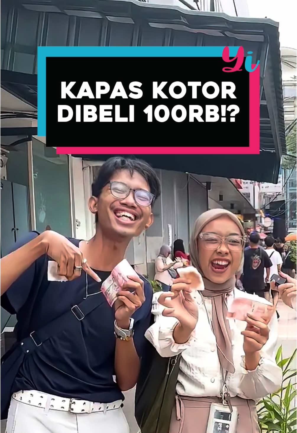 Super seruu! ini dia recap kemarin aku cari temen-temen di Stasiun BNI, Blok m dan CFD FX yang mau mukanya di skin purifying pake Ovale 2in1 Facial Lotion! 🤗 Aku mau kasih tau juga ke mereka kalau challenge kapas kotor ini tuh bukan cuma iseng-iseng, tapi ajakan untuk selalu skin purifying pake Ovale, biar muka jadi bersih sebersih-bersihnya!  Keren banget ya challenge dari Ovale ini. Buat kalian yang mau ikutan ga perlu khawatir karena ovale lagi ngadain beli kapas kotor secara online dan langsung dapet 100ribu juga! dimana pun kalian berada bisa ikutan challenge ini tapi periodenya cuma sampai tanggal 21 desember aja, buruan ikutan dan langsung aja kalian cek @ovalebeautyid yaa!🫶🏻