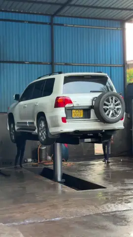 LAND CRUISER 200 🤍 #toyota #landcruiser #landcruiser_v8 #sahara #v8 #japanese #jdm #♥️ #samarasinghe_automotives #gampaha #quality #srilankan_tik_tok🇱🇰 #viral #trending #fyp #foryou #lc200 #1vd #twinturbo 