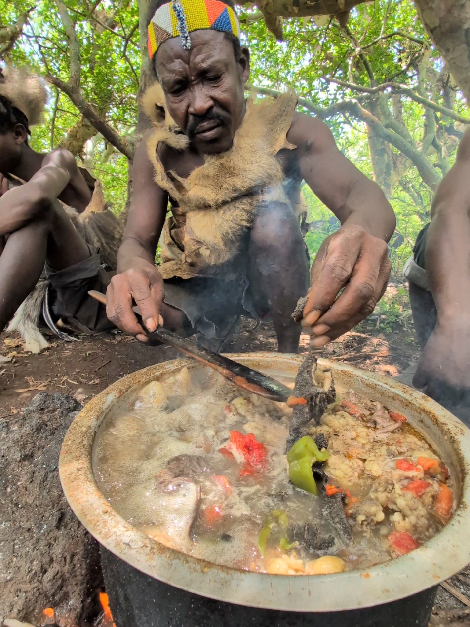 Wow,, that's Lunchtime😋🔥See hadza cookie their Favorite meal, today Lucky day #Culture 