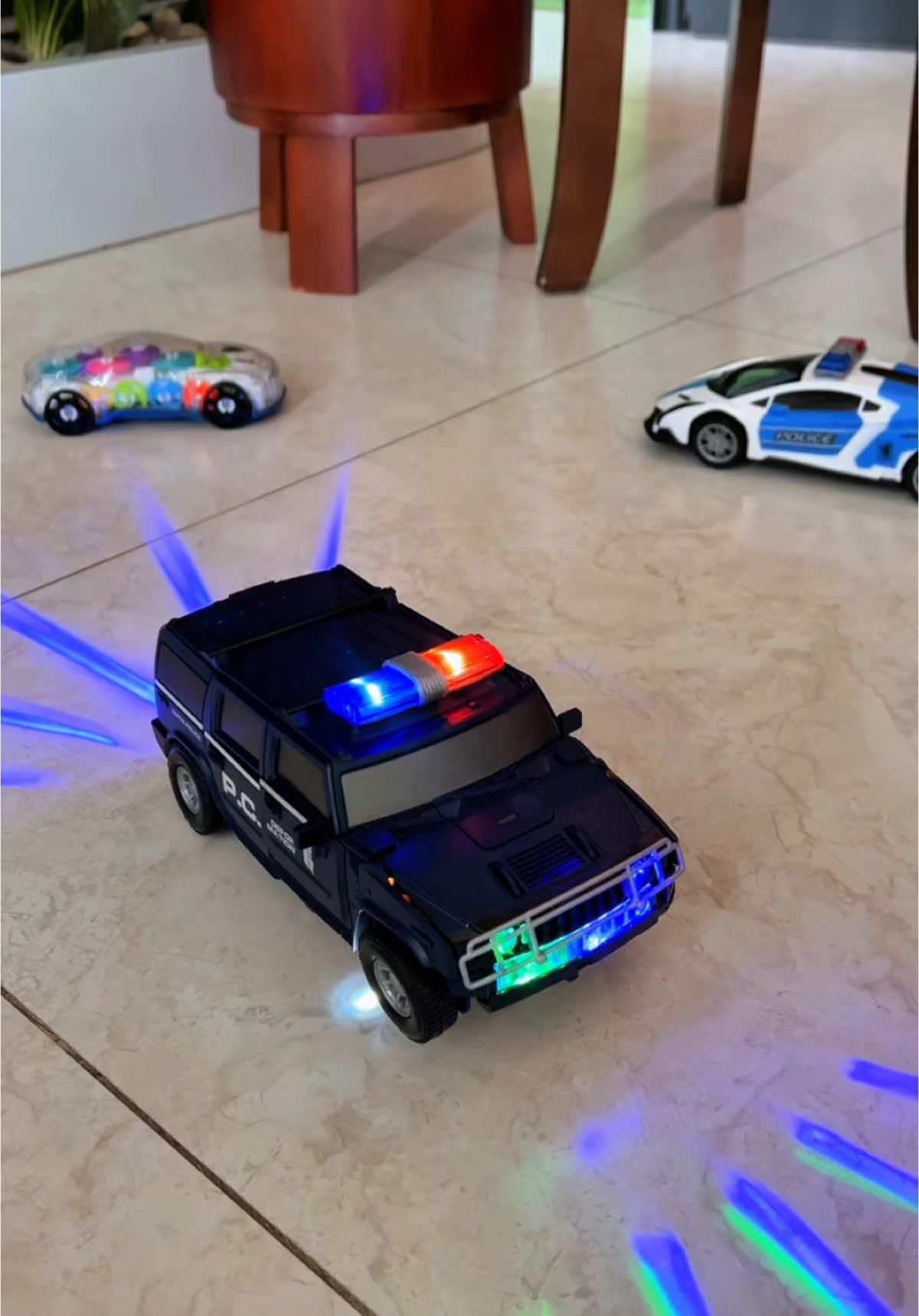 Đồ chơi xe cảnh sát biến hình robot tự động cực ngầu có nhạc có đèn vui nhộn cho bé #dochoi #dochoitreem #dochoichobe #viral #xuhuong #fyp #muataitiktok 