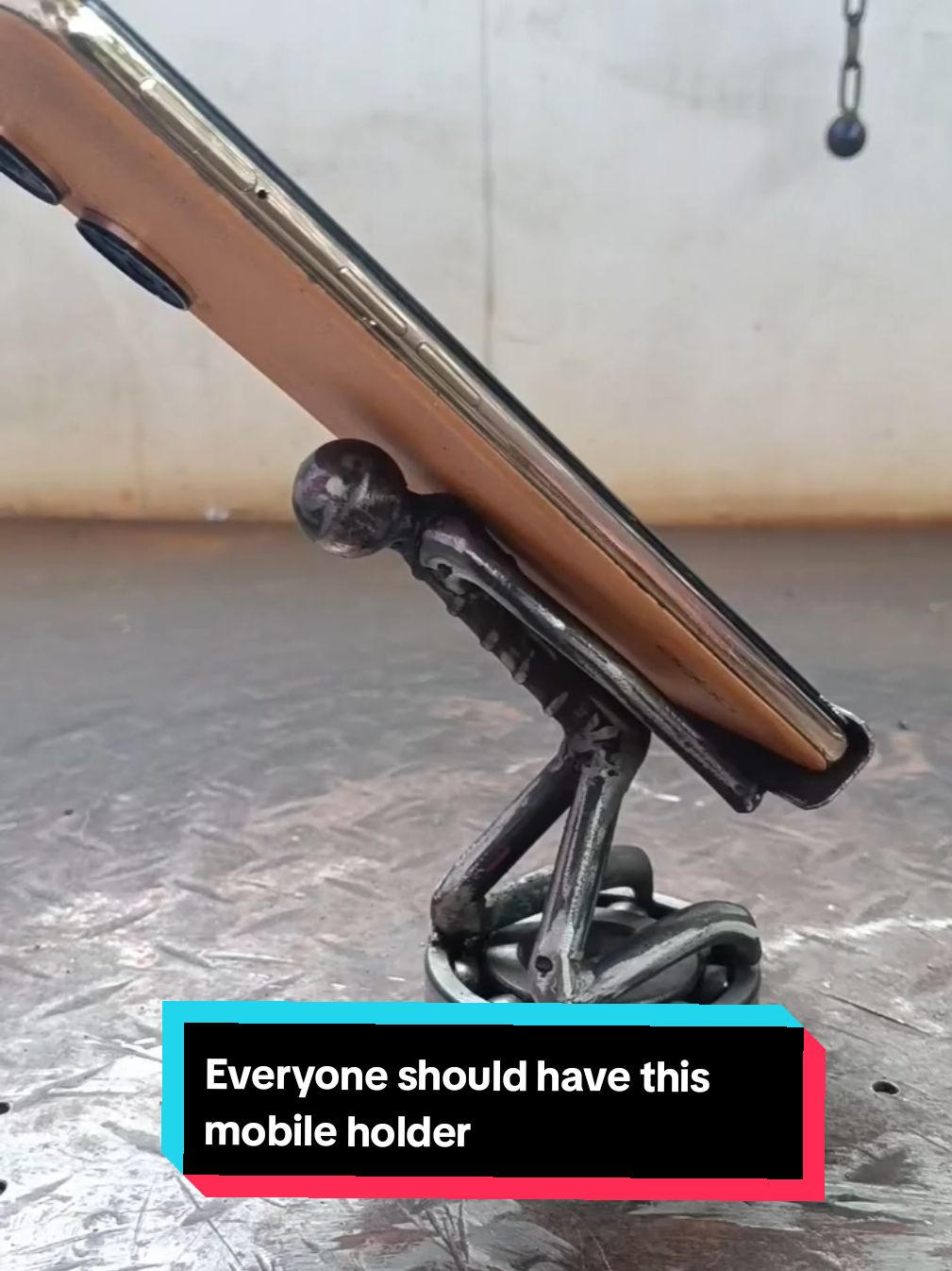 DIY mobile Holder 👨‍🏭 #weldingtiktoktrends #techniquesecrete #weldinggirl #fabrication #weldingtiktok👨🏽‍🏭 #weldingschool #fyppppppppppppppppppppppp #metalworking #fyp #weldingart #welding #weldingtools #ideas #howtoweld #technique #pipes 