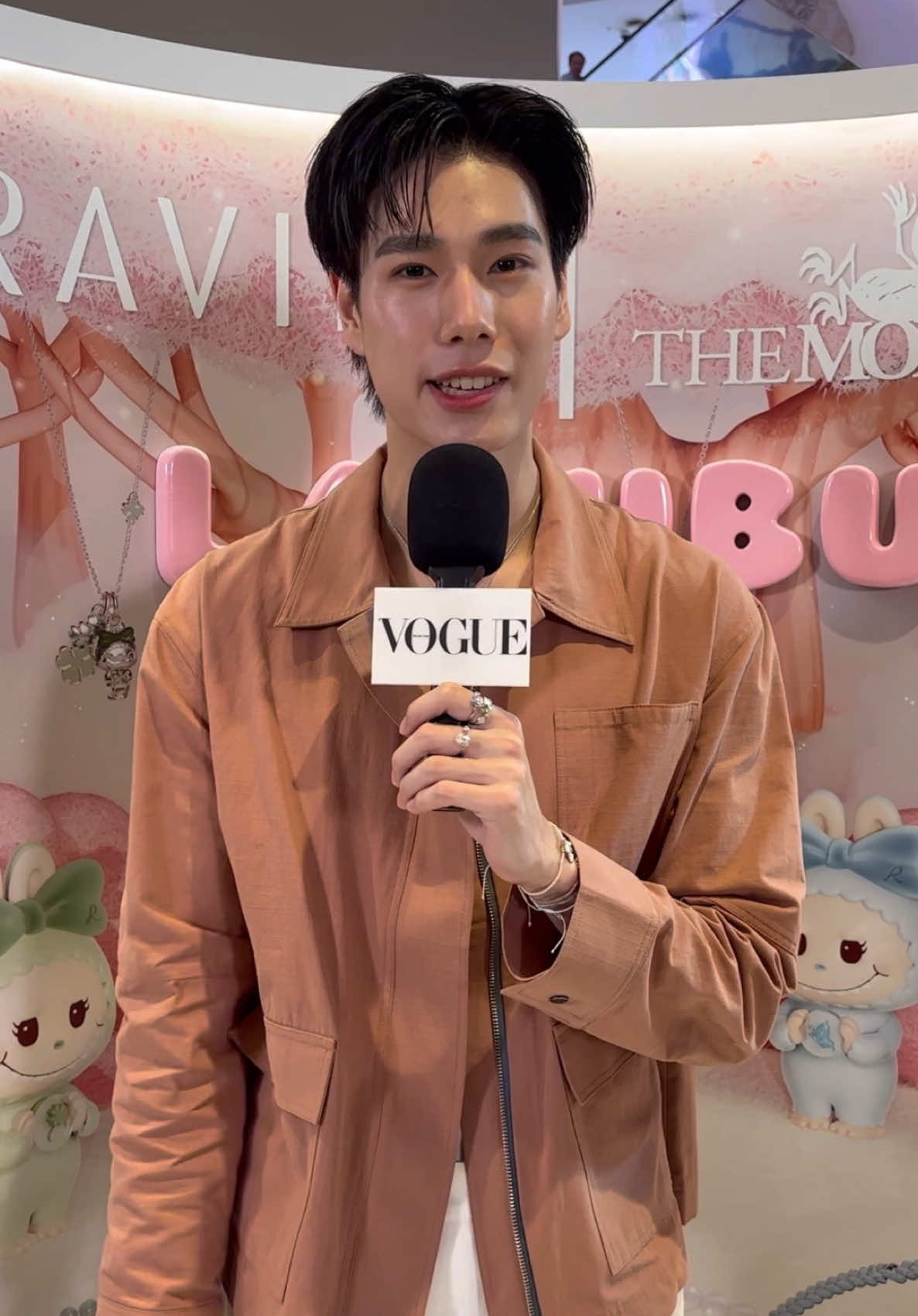 #VogueAsks ‘ภูวินทร์ ตั้งศักดิ์ยืน’ อวยพรปีใหม่ให้กับแฟนๆ โว้กประเทศไทย! ติดตามชมในซีรี่ส์ #VogueAsks ที่เหล่าเซเลบริตี้จะมาอวยพรปีใหม่ให้กับแฟนๆ ในเดือนสุดท้ายของปี 2024 ได้ทุกช่องทางโซเชียลมีเดียของ Vogue Thailand สัมภาษณ์: รมิตา เนื่องทองนิ่ม ตัดต่อ: รัฐพงษ์ พวงสวัสดิ์ #ภูวินทร์ #ภูวินทร์ตั้งศักดิ์ยืน 