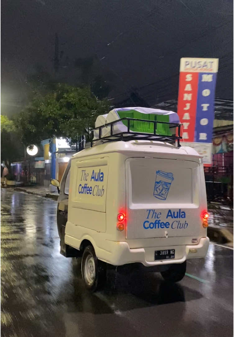 ada street coffee baru di purwokerto ayo berkunjung ke aula coffee club lokasi di depan bioskop rajawali #fyp #purwokerto #hujan🌧️ #purwokertocoffeespot 