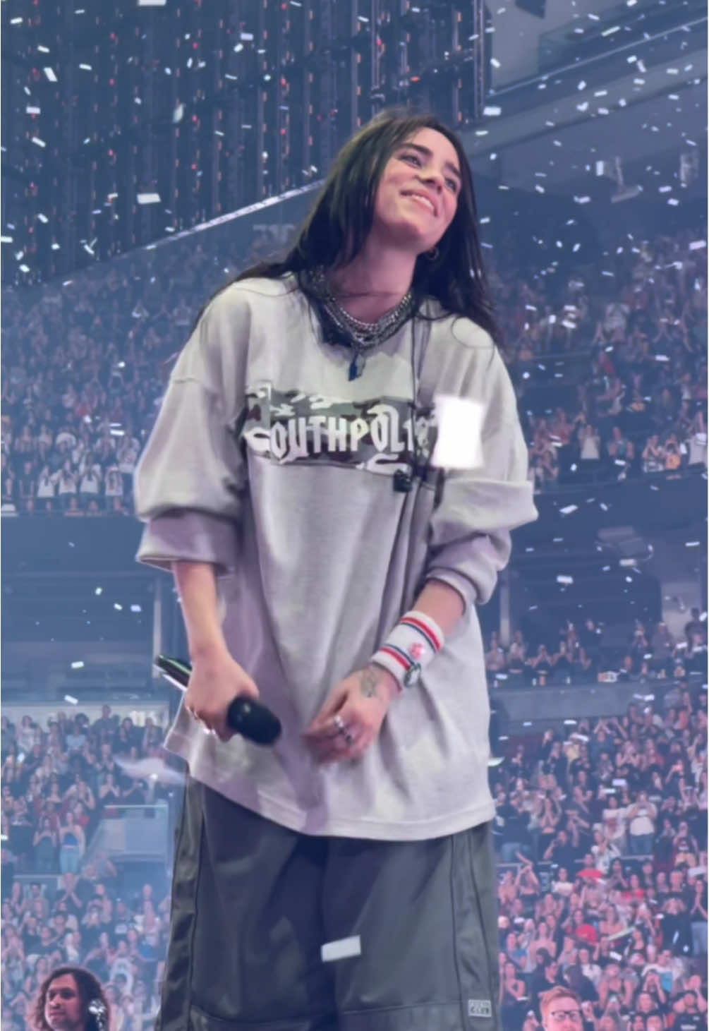 my favourite person fr happy 23rd @BILLIE EILISH 💝 #billieeilish #hitmehardandsofttour #happierthanever #happierthaneverworldtour #hmhastour #hmhas 