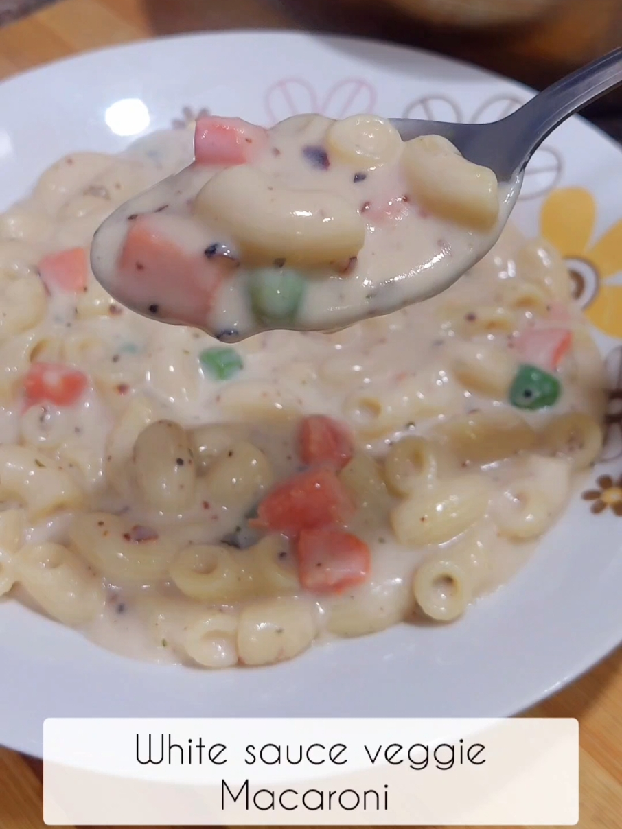 White sauce veggie macaroni 👍 #snack  #fun  #macaroni  #quickrecipes  #Foodie #continental  #holiday 