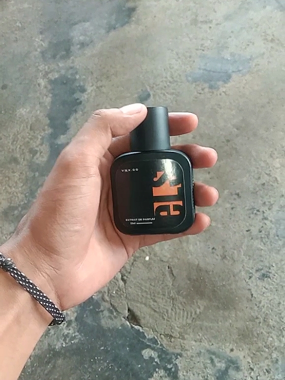 Membalas @_vkeiii22 The reel Orangnya udah pergi wanginya ketinggalan✌️✨#fyp #parfum 