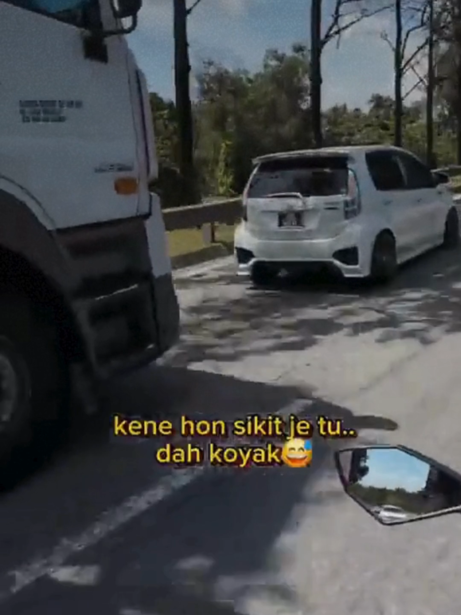 Haih nasib baik tak kena langgar #myvi #kingoftheroad #accident #trending #viral