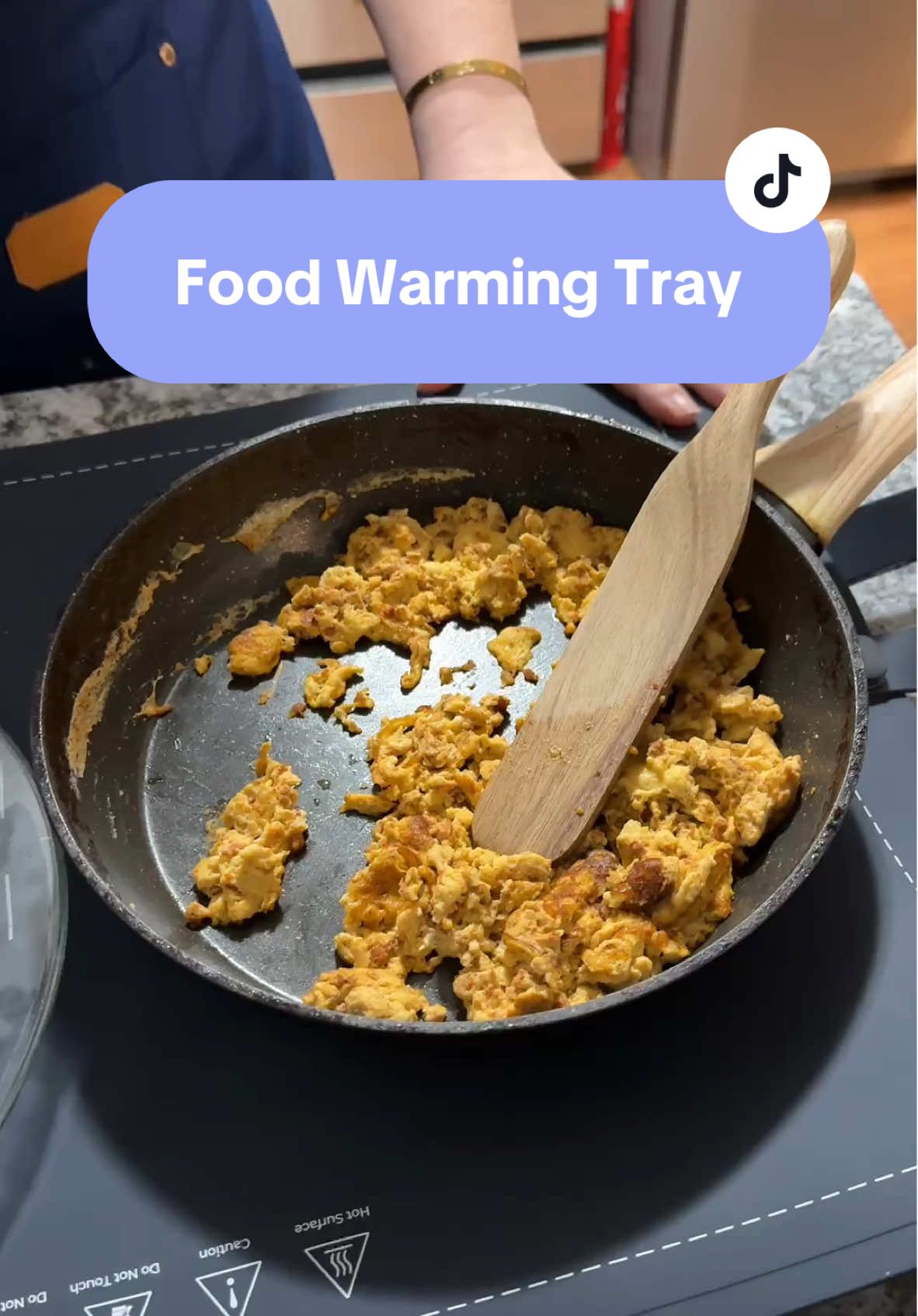 This food warming tray is an absolute must-have for any busy family, as well as anyone who hosts or entertains during the holidays. It ensures that your food remains warm for up to 6 hours, with the temperature reaching a maximum of 212 degrees. #warmingtray #foodwarmingmat #warmingmat #hostessgift #entertaining #hosting #dinner #kitchen #tiktokshopcybermonday #FYP #tiktokshopblackfriday #foodtray #servingtray