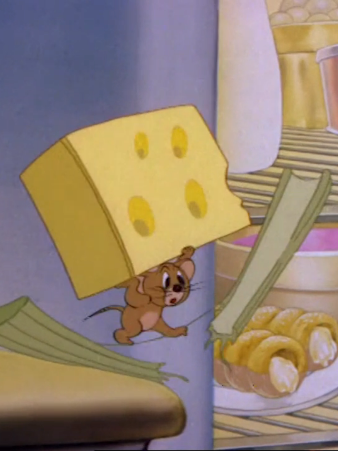 忘年会のシーズンですね🌟 ジェリーも忘年会準備？にチーズを調達しようとしますが…🐭🧀 鋭い監視が行き届いています😼 #トムとジェリー #トムジェリ #忘年会 #tomandjerry #cartoon #animation
