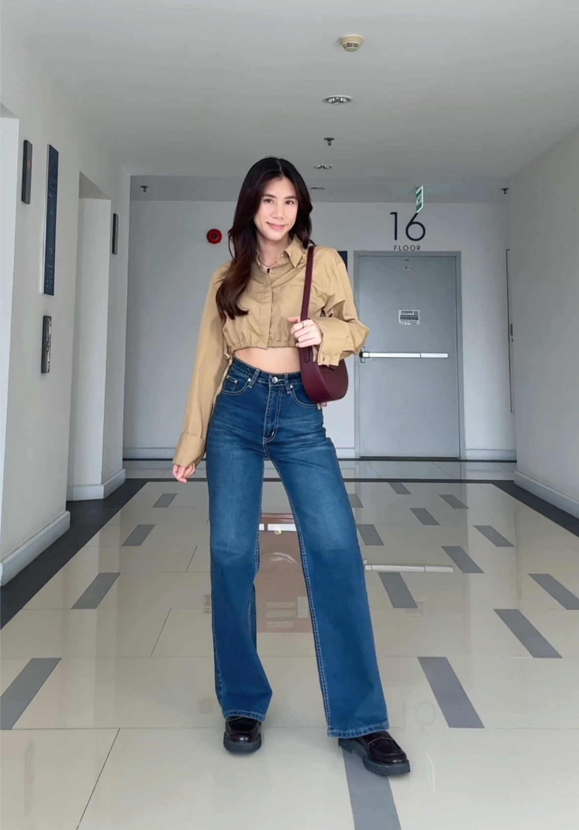 #OOTD 👖✨ กระบอกผ้ายืดตัวฮอต คัมแบคแล้วค่าาา #ootd #ootdinspo #ootdfashion #ป้ายยา #ป้ายยาtiktok #tiktokป้ายยา #fyp #fypシ゚viral #tiktokfashionmonth #TikTokFashion #tiktoklooks #tiktokป้ายยา #ยีนส์saran #ของดีที่ไม่แพง #saranjeans #ยีนส์พี่หมวย #saranjeansbyamz #ootd #outfitideas #รีวิวกางเกงยีนส์ #คลาสแฟชั่น #กางเกงยีนส์ 