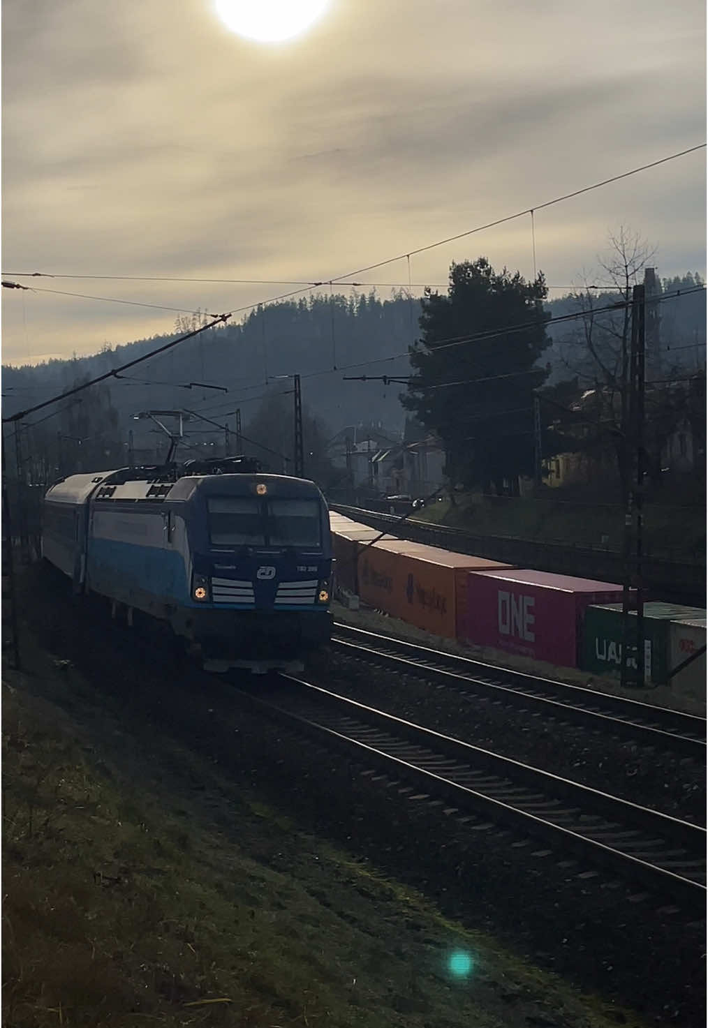 R 888 s Kačenkou 193.295 v České Třebové #foryoupage #fypシ゚ #vectron193 #ceskatrebova 