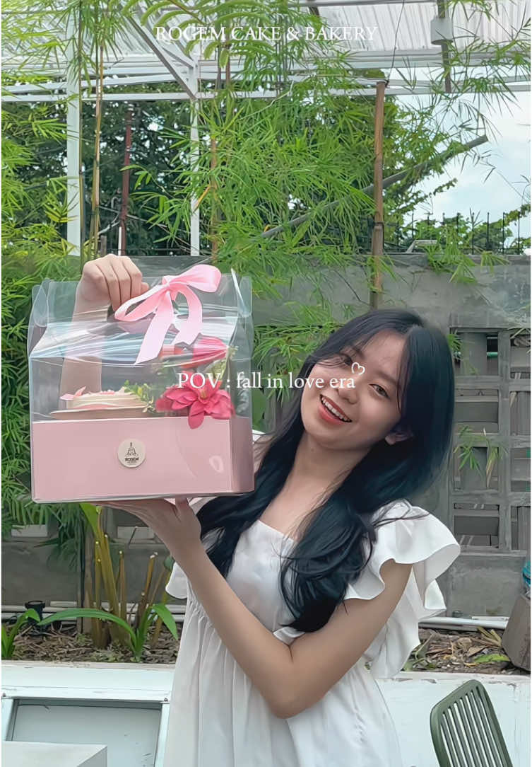 Fall in love era 😳🦋 #jajanan #pontianakviral #jajanantiktok #fypシ゚viral #fypage #makananviral #rekomendasimakanan #jajananpontianak #birthdaycake #gift #giftideas #flowerbox #flowerboxcake #flowers #butterfly #fallinlove 