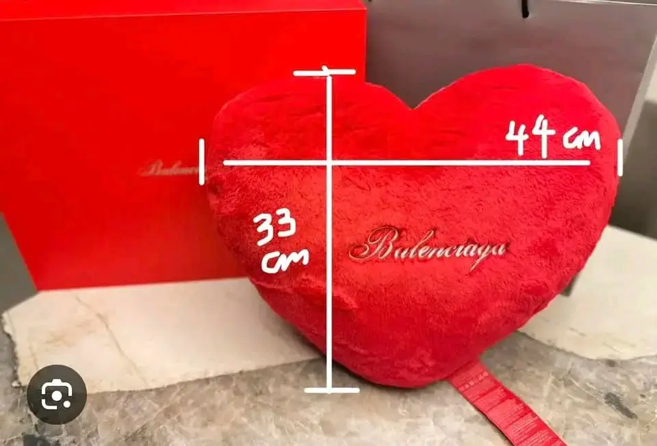 Jungkook's red heart pillow,  seen in his house, is a rare Balenciaga piece from their limited-edition Chinese Valentine's Day 2023 collection.  This exclusive item was gifted to customers who spent $2,500 or more at Balenciaga flagship stores, adding a touch of luxury and sentimentality to his home décor.  #fyp #foryou #foryoupage #Love #maknae #goldenmaknae #jungkook #jeonjungkook #jk #kook #jungkookie 