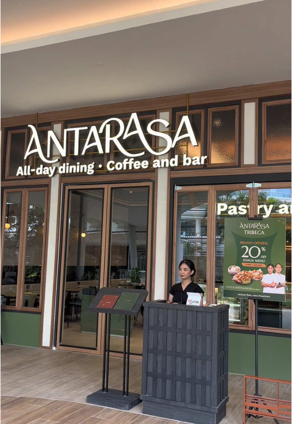 Antarasa Tribeca telah hadir, menyajikan hidangan nusantara berkualitas yang diracik dengan penuh cinta oleh para ahli. Nikmati berbagai pilihan menu istimewa di restoran premium kami yang menawarkan suasana makan yang eksklusif dan nyaman. 📍 Lokasi: Central Park Tribeca Park, Ground Floor, nomor 02-03. Dapatkan diskon 20% untuk semua menu, berlaku hingga 12 Januari 2025. Kami tunggu kedatangan Anda untuk merayakan momen spesial ini bersama kami! 🫶🏻