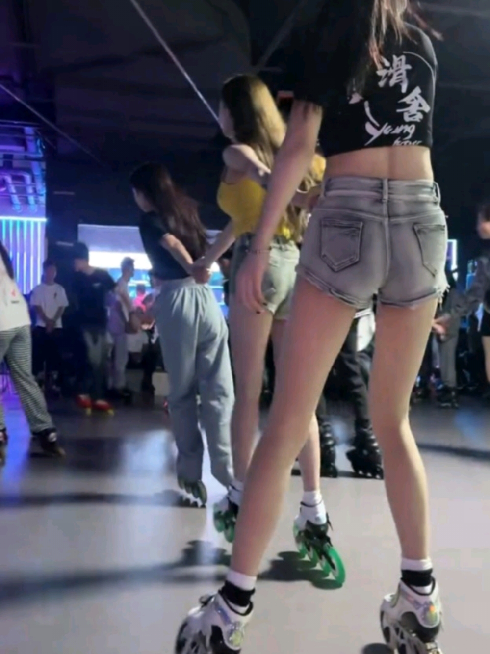 Beautiful👌😘 Roller Skating Girls  #skating #rollerskategirl #beautifulgirls #rollerskating #skatinggirls #fypage #trending #fyp #viralvideo #viral #fypシ゚viral #tranding 