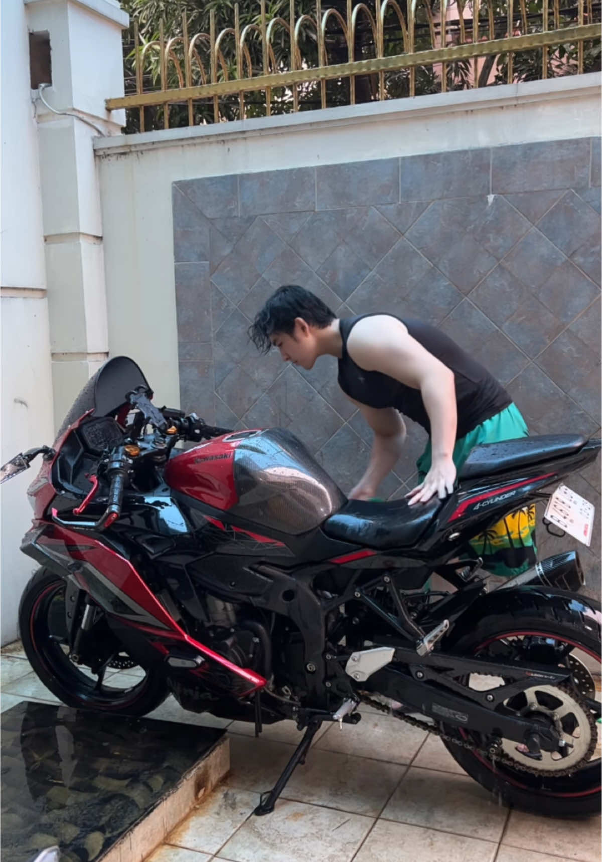 Kena ujan langsung dicuci motor kesayangan #fyp #zx25r 