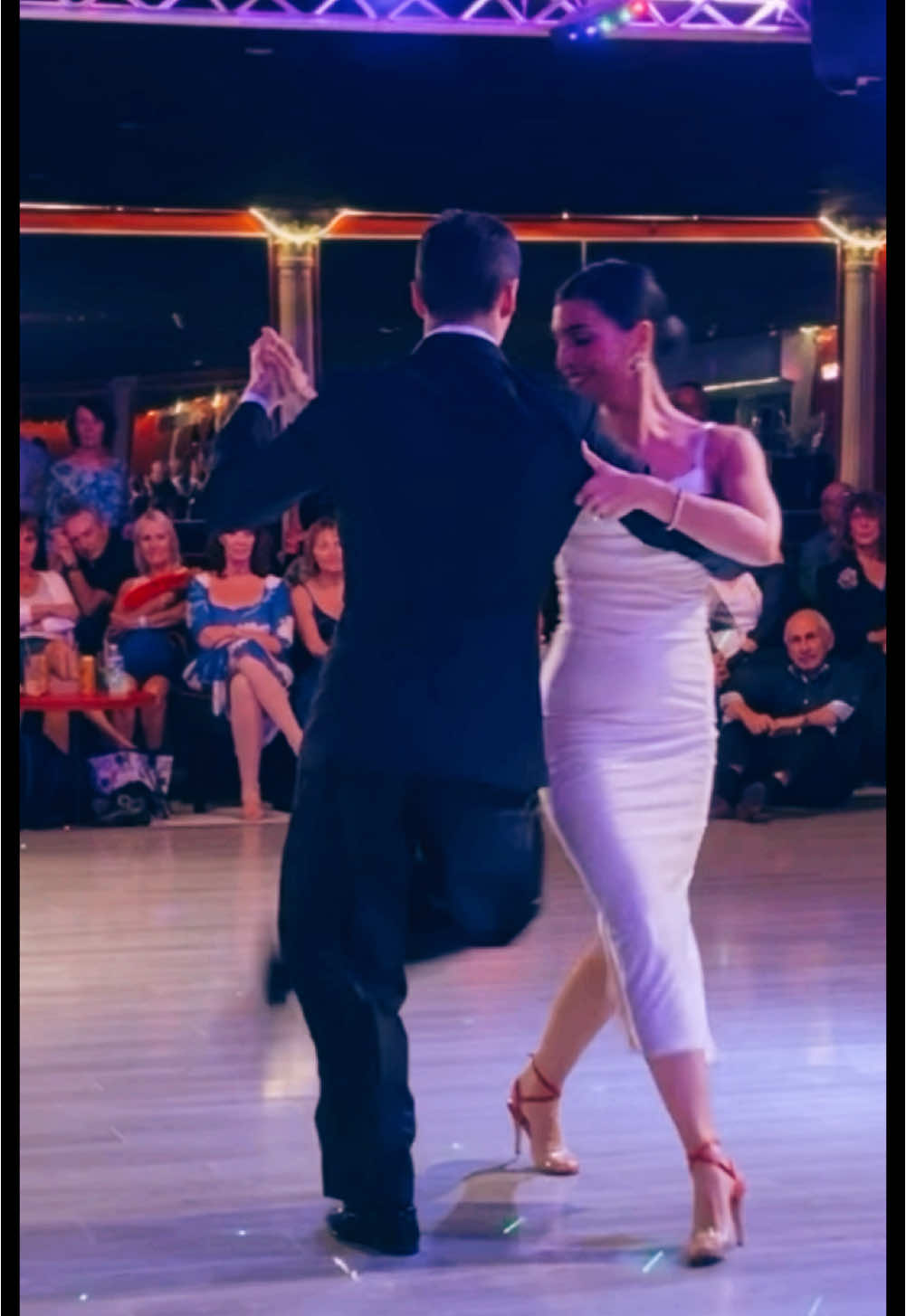 Hermoso momento de Vals junto al talentuoso Thomas Barbier ✨🙌🤩 @T Barbier  La Vals de Invierno | Solo Tango Orquesta  #tango #tangoargentino #vals #valse #exhibicion #tangoshow #performance #evalauramadar #tangoworld #tangoistanbul #tangoeurope #tangousa #bailando 