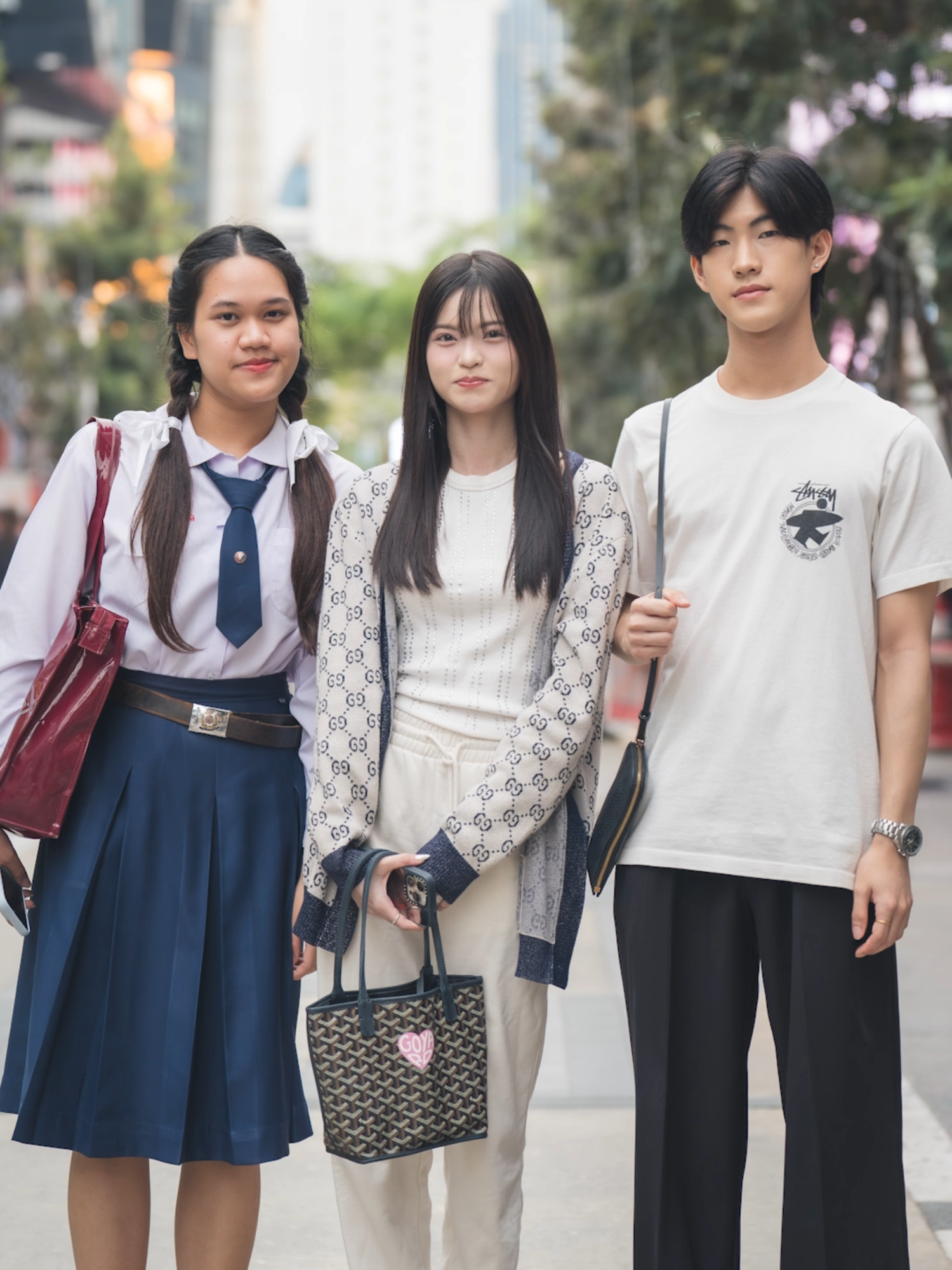 ถ่ายรูปที่สยาม มาเจอกับน้องๆนักเรียนทั้ง3คน 📸✨🎒💼 @fourkrittapol @namaingwannabeyour @ppei_ssk  #streetphotography#portrait#สยามสแควร์#ถ่ายรูป