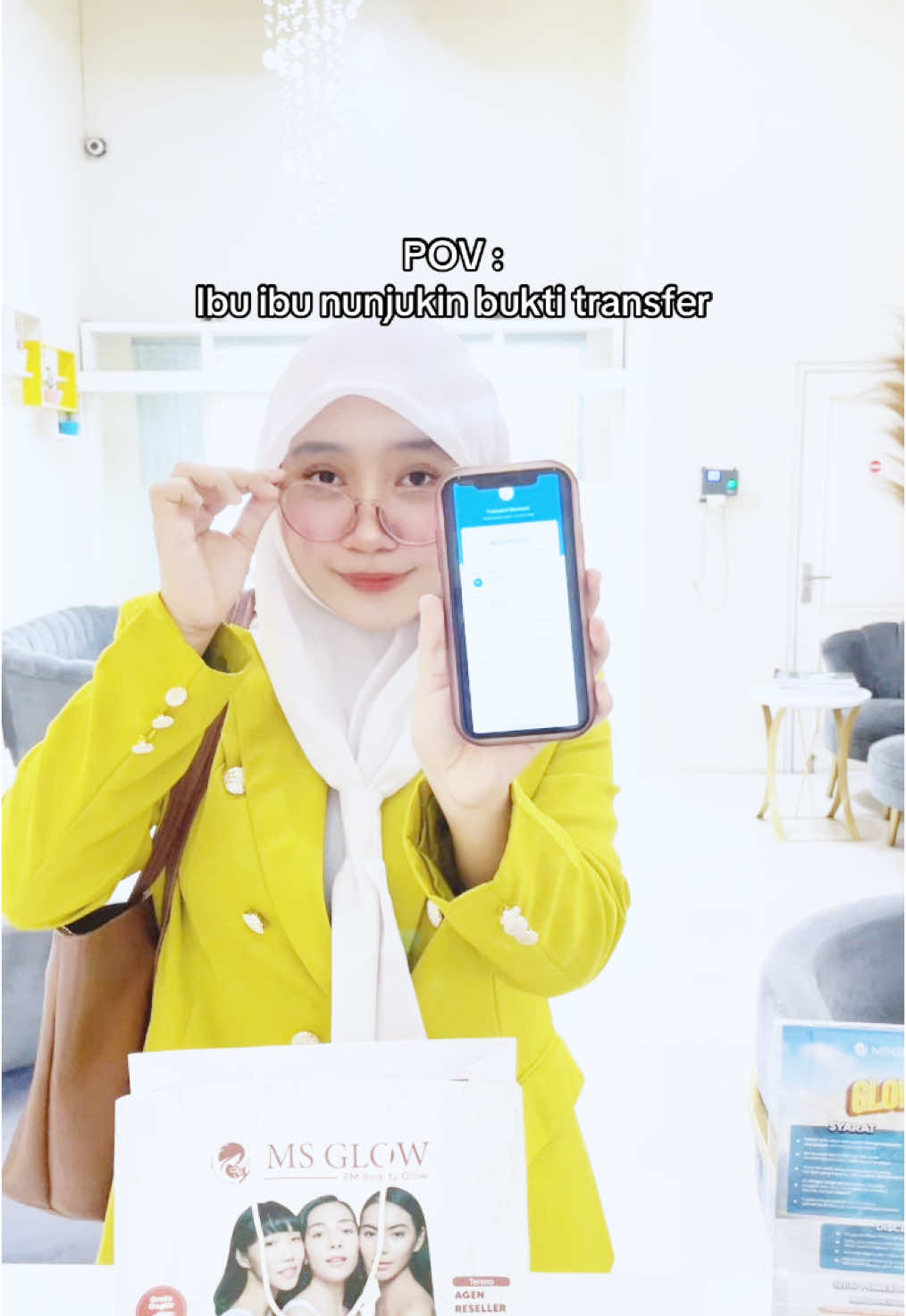 Cahaya ilahi🤣 #fypシ #cekkhodam #marketing #videoviral #memepage #funnyvideos #videolucu #diskonpromo #fyppage #msglow #msglowbeauty #msgloworiginal #msglowmalang #kontenkecantikan #konteninstagram 