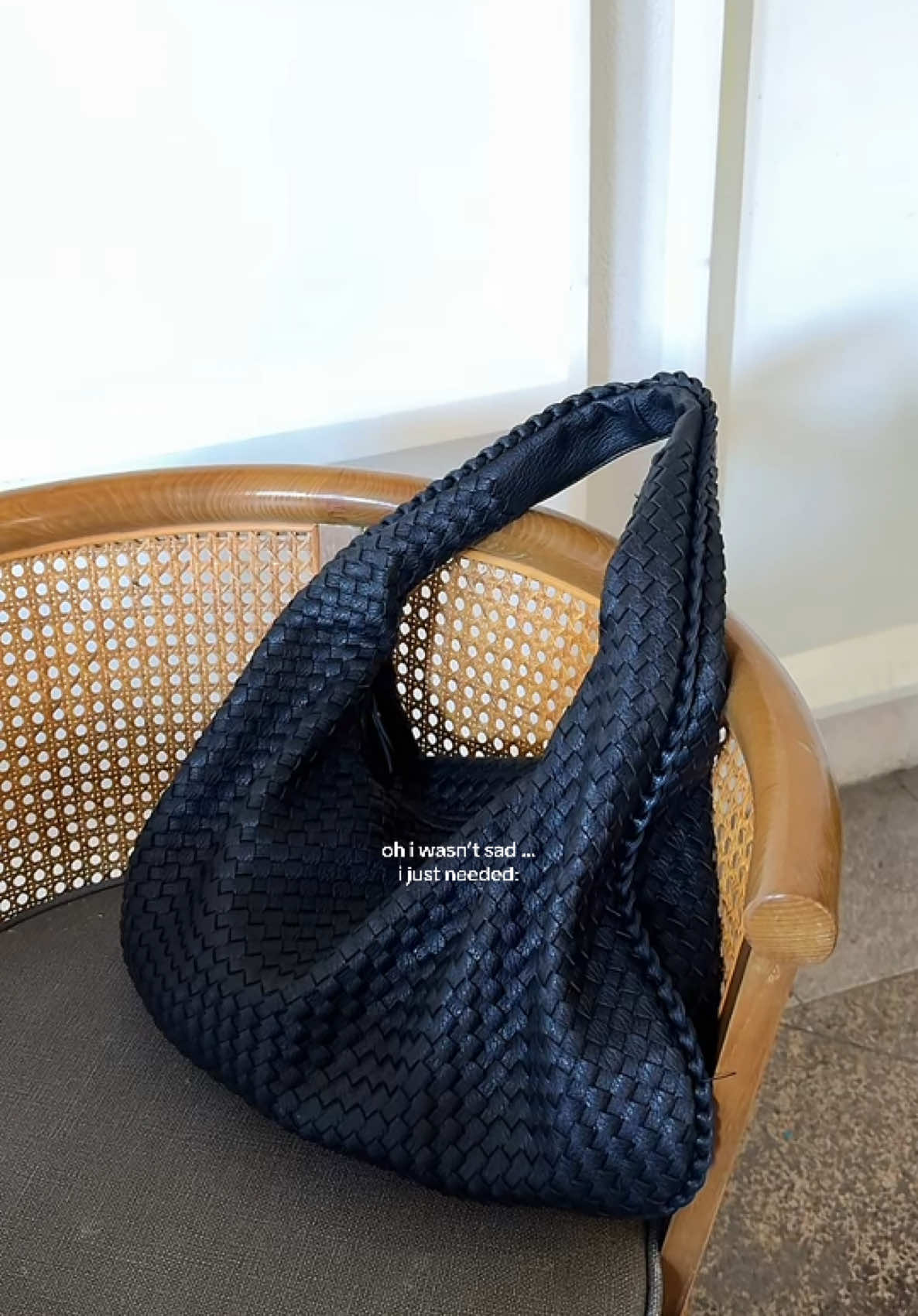 very spacious woven bag 🍒 #wovenbag #bag #spacious #spaciousbag #largecapacity 