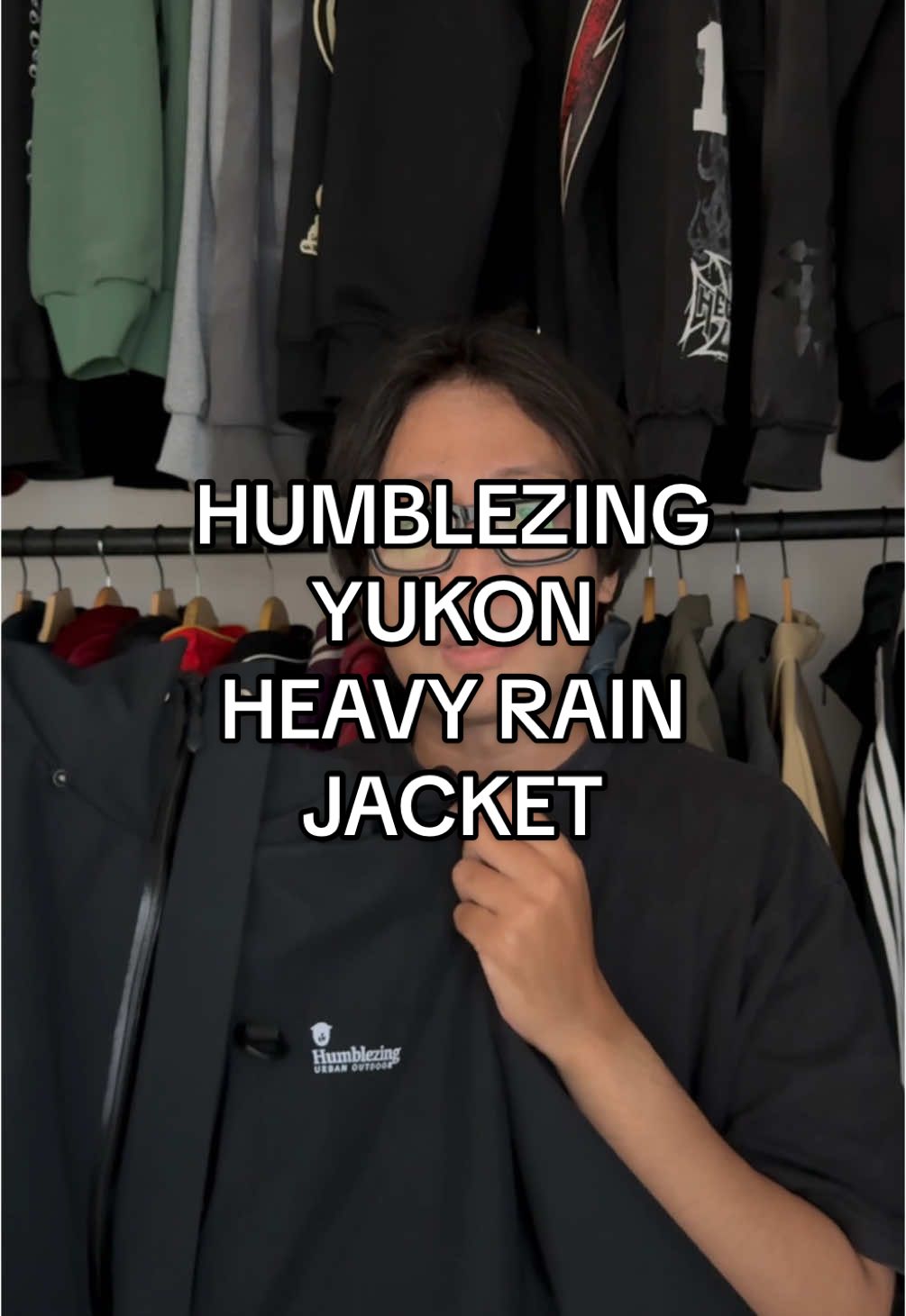 Ujan ujanan tapi tetep stylish? Ya pake jaket dari @Humblezing dong 😁🫵🏻