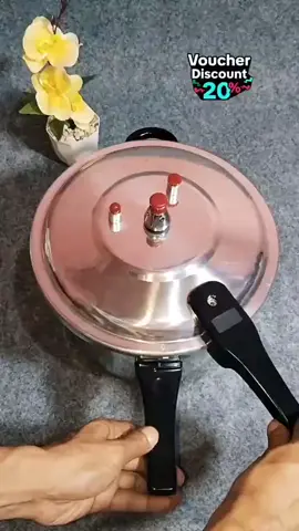 Panci presto 4 liter, terbuat dari aluminium dan pastinya Anti karat dengan harga ekonomis . Hemat bahan bakar Dilengkapi katup pengaman membuat Memasak lebih cepat dari panci biasa. #panciprestoalumunium  #pancipresto4liter #belanjaditiktoklaqi #belilokal #CuanTanpaBatas 