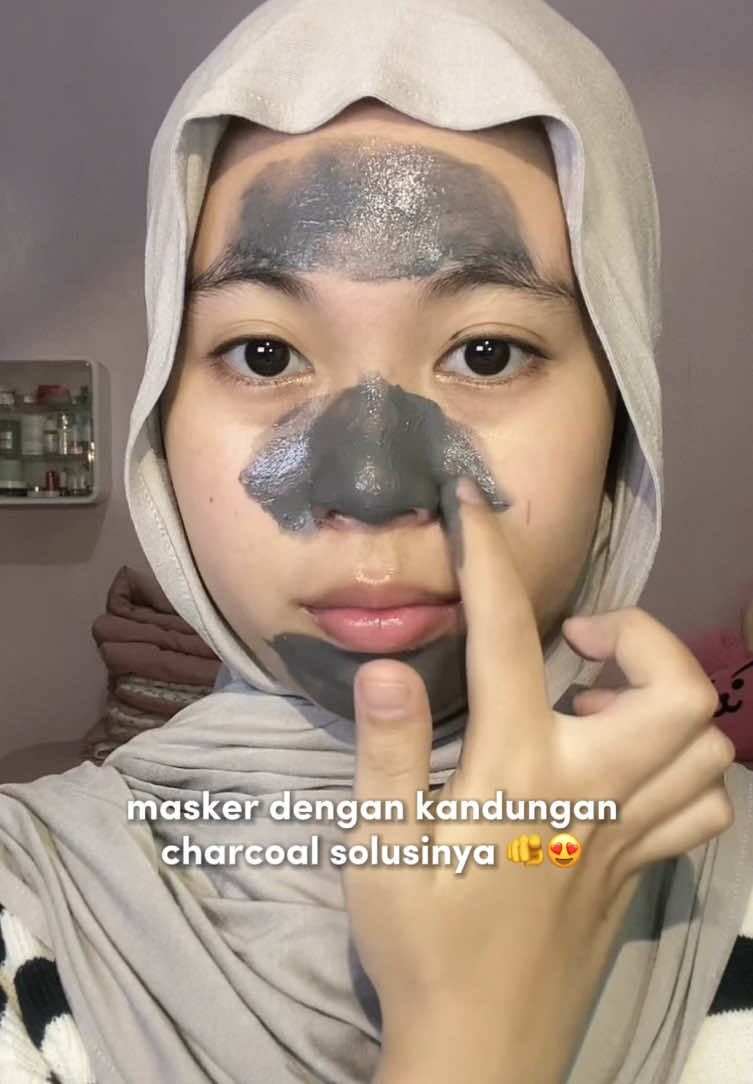 charcoal mask emang solusinya buat ngatasin semua permasalahan kulit ✨😍 #azrinabeauty #azrinapurecharcoal #funwithazrina #maskerwajah #skincareroutine 