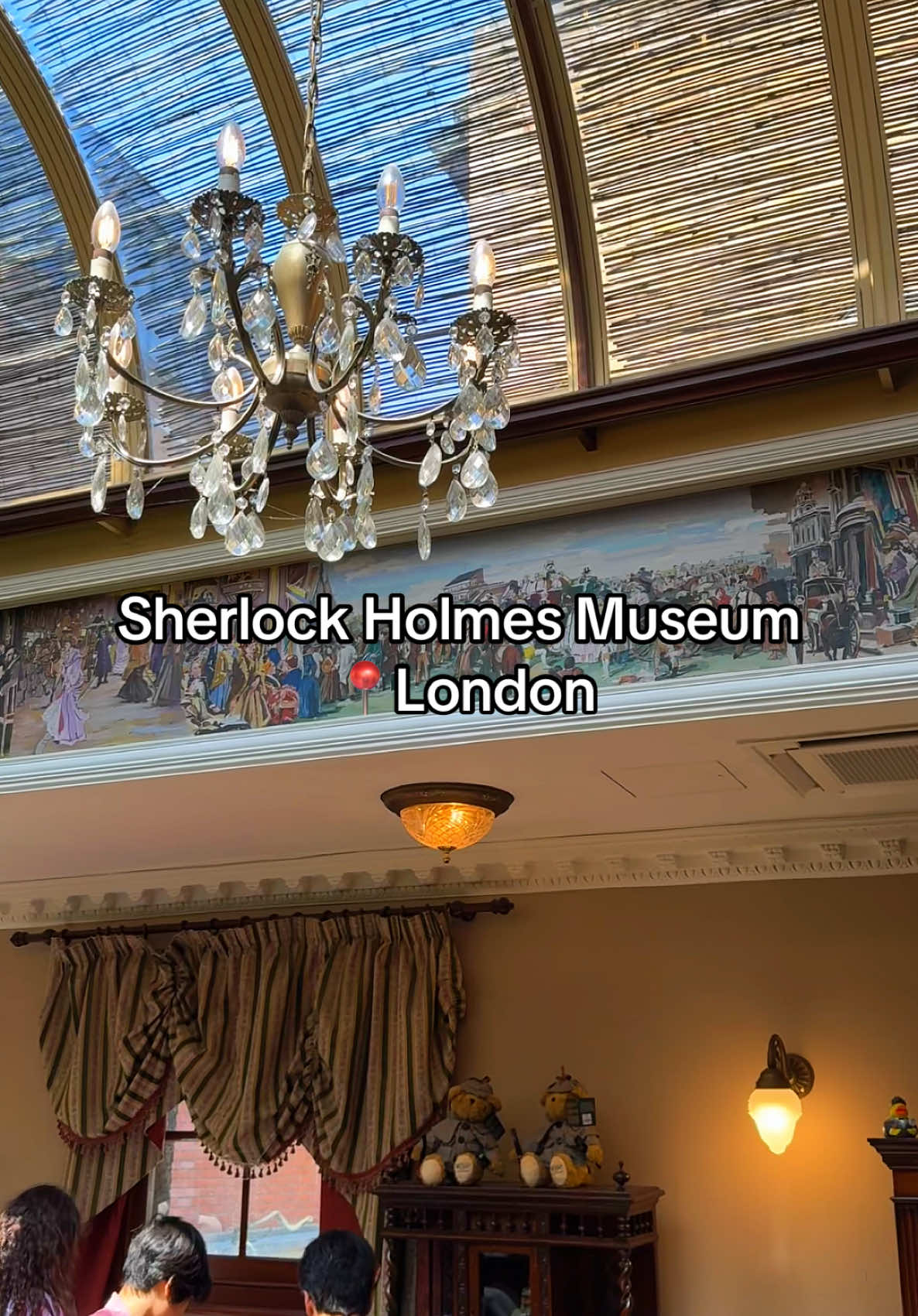 Sherlock Holmes souvenir shop force me to spend all my money 🥲 #sherlockholmes #sherlockmuseum #london 